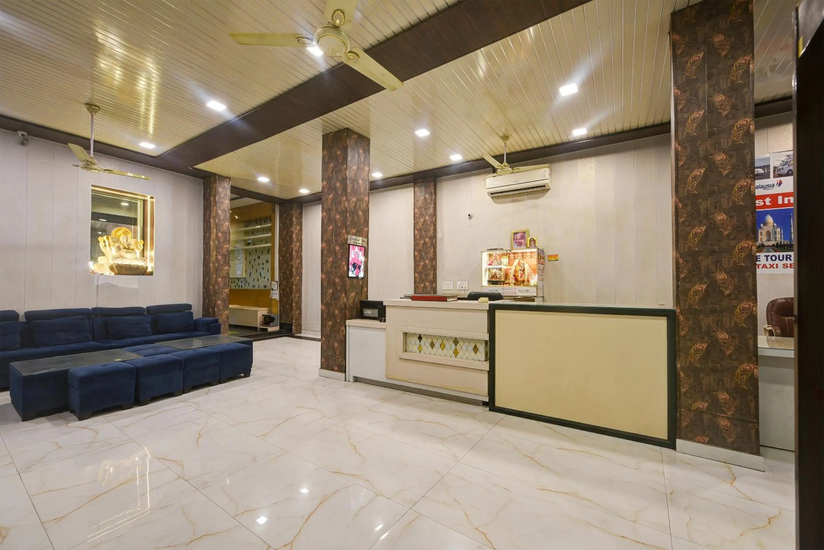Lobby or reception in Hotel Shri Vinayak in City Centre at New Delhi Railway Station-By RCG Hotels