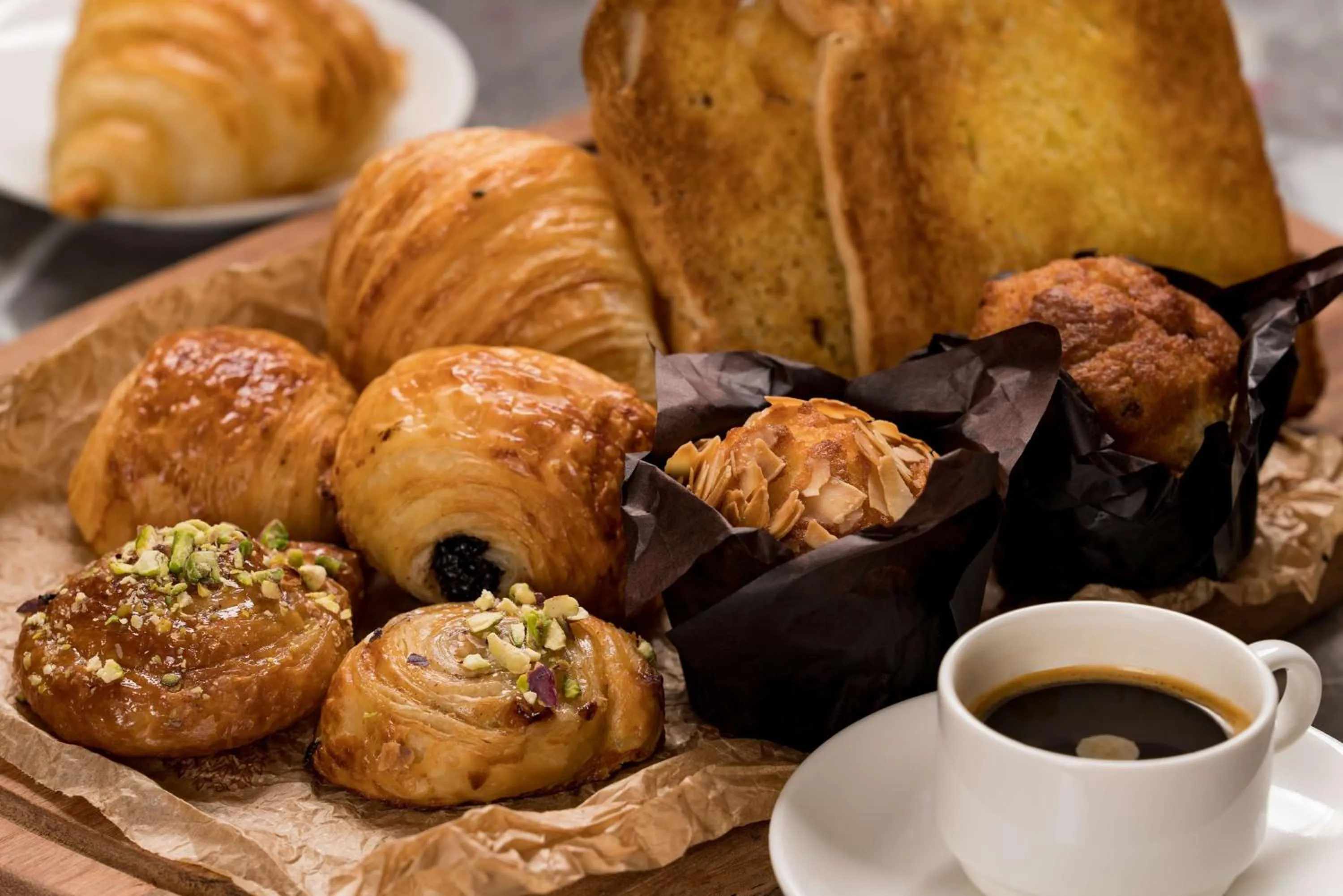 Restaurant/places to eat in Radisson Blu Hotel Riyadh Qurtuba