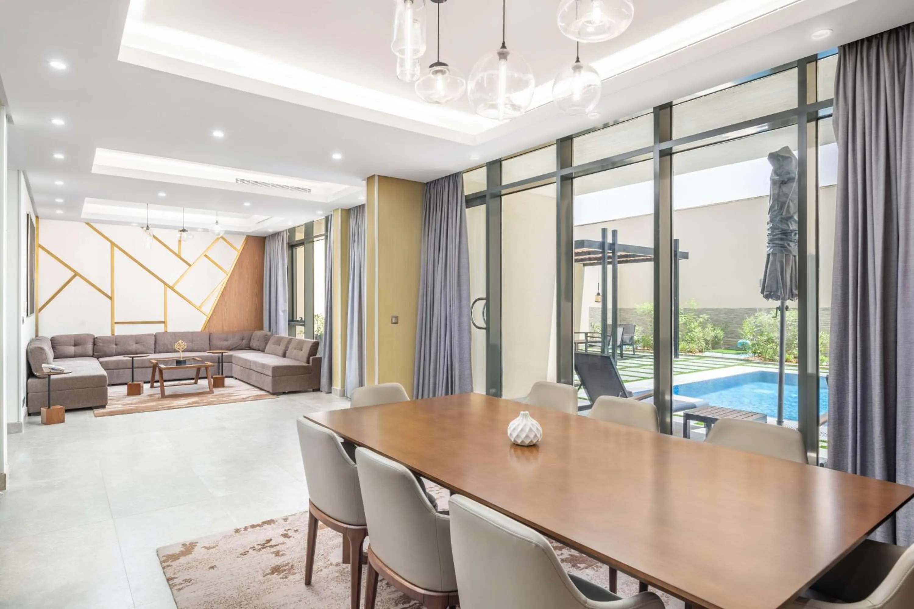 Restaurant/places to eat in Radisson Blu Hotel Riyadh Qurtuba