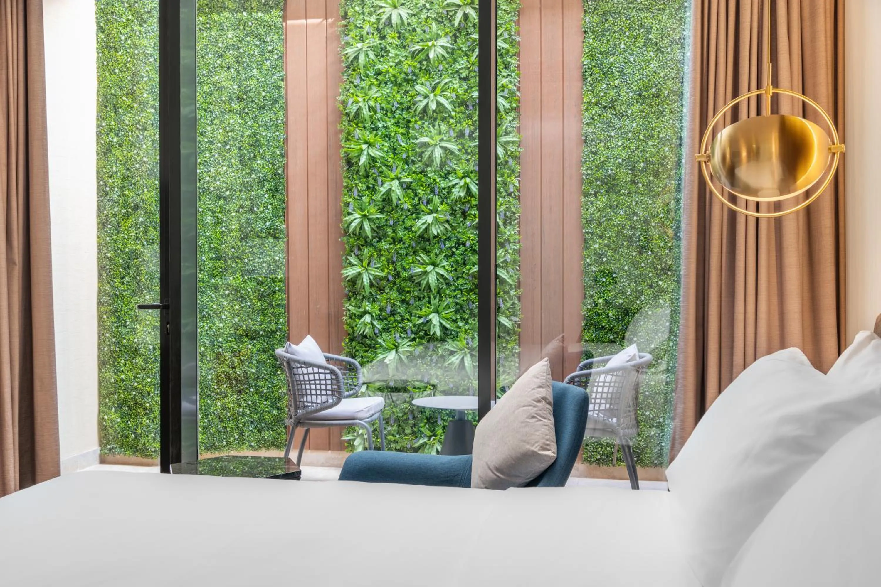 Balcony/Terrace, Bed in Radisson Blu Hotel Riyadh Qurtuba