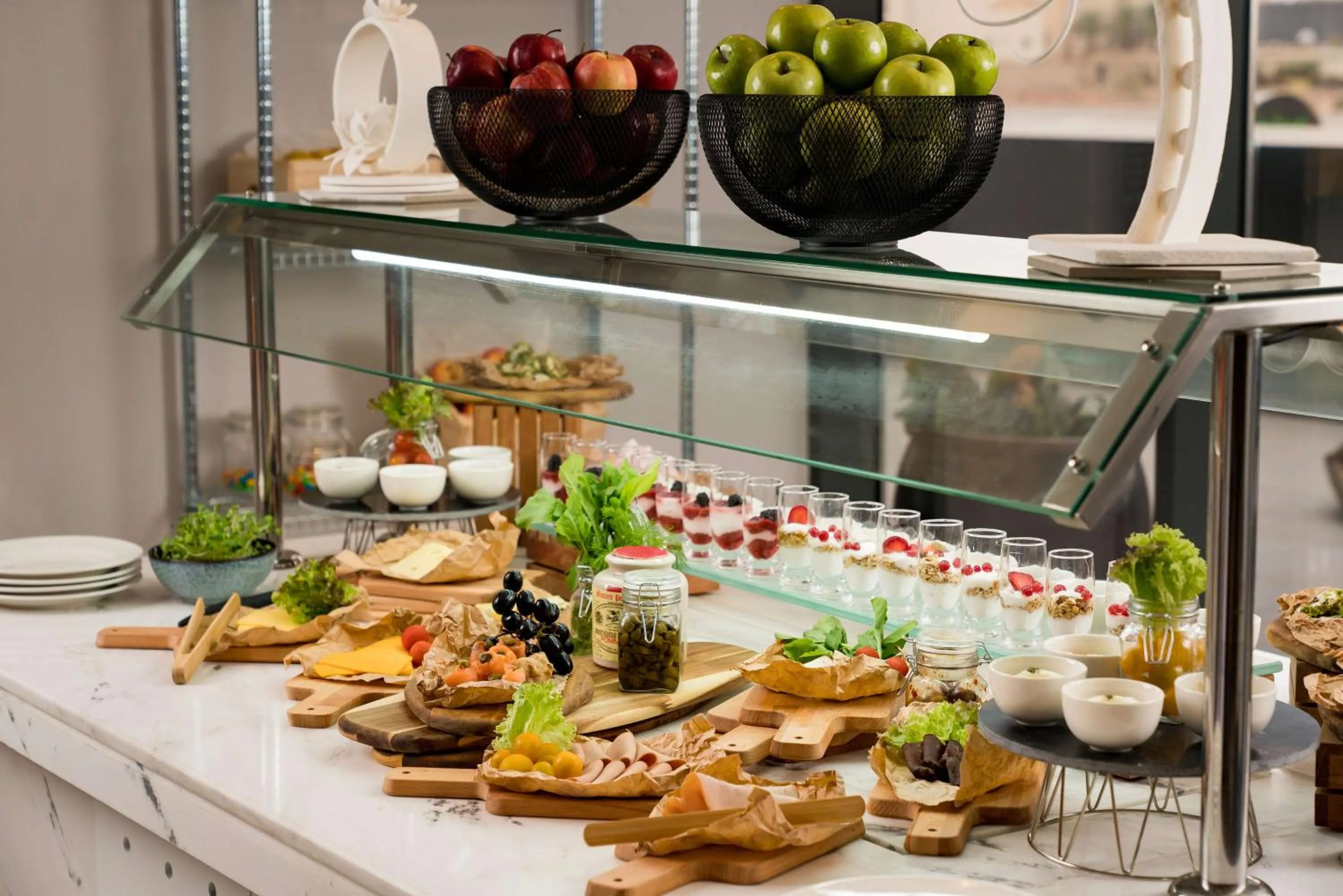 Restaurant/places to eat in Radisson Blu Hotel Riyadh Qurtuba