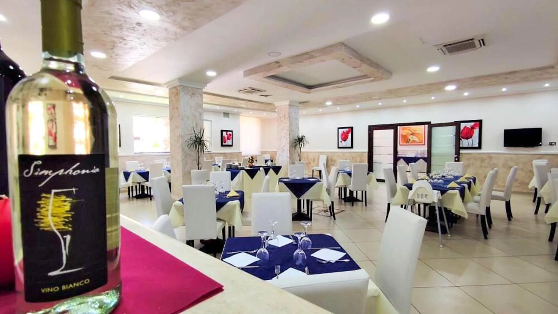 Restaurant/places to eat in Mg Palace Hotel Costa del Sole