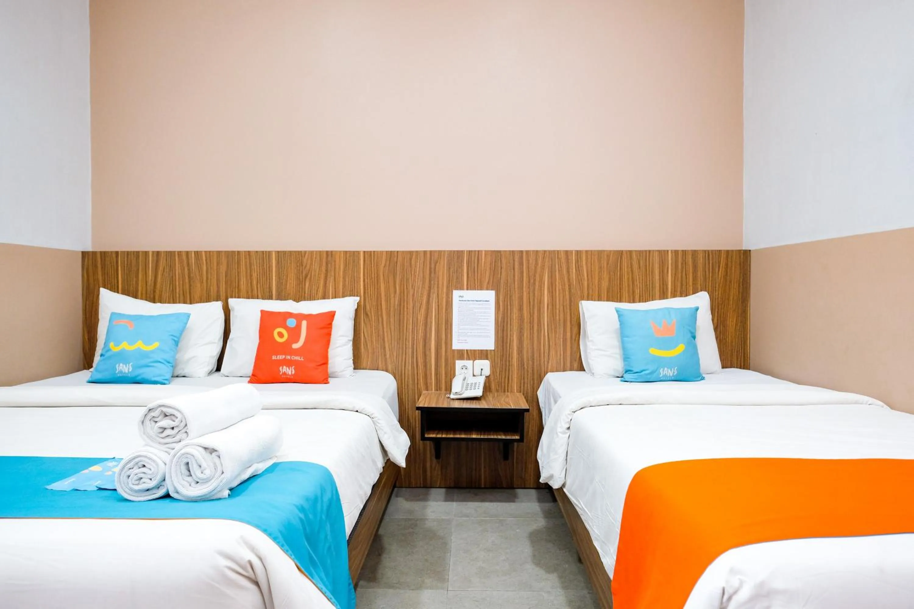 Bedroom, Bed in Sans Hotel Rajawali Surabaya by RedDoorz