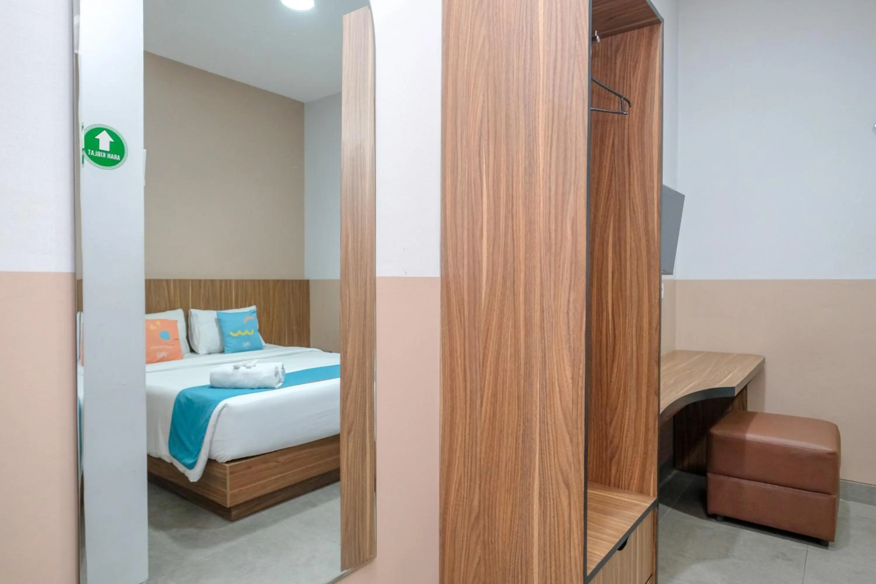 Bedroom, Bed in Sans Hotel Rajawali Surabaya by RedDoorz