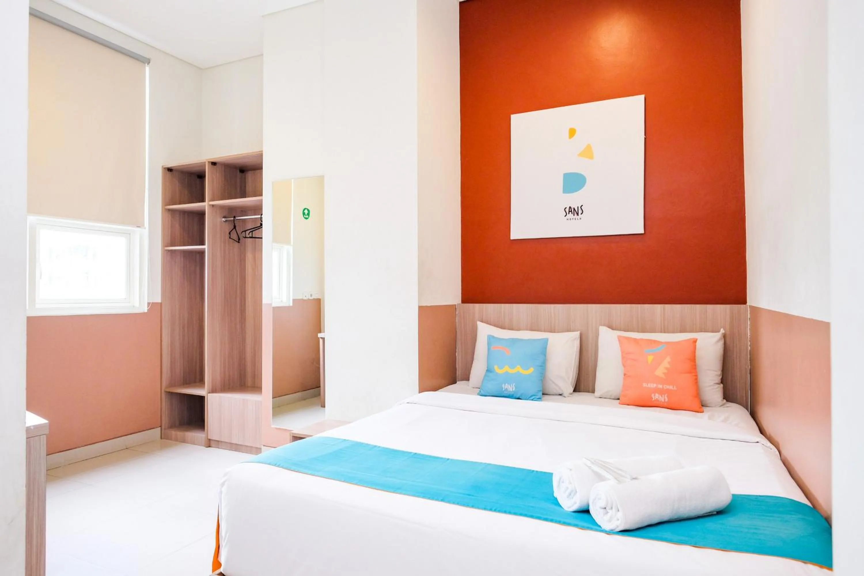 Bedroom, Bed in Sans Hotel Rajawali Surabaya by RedDoorz