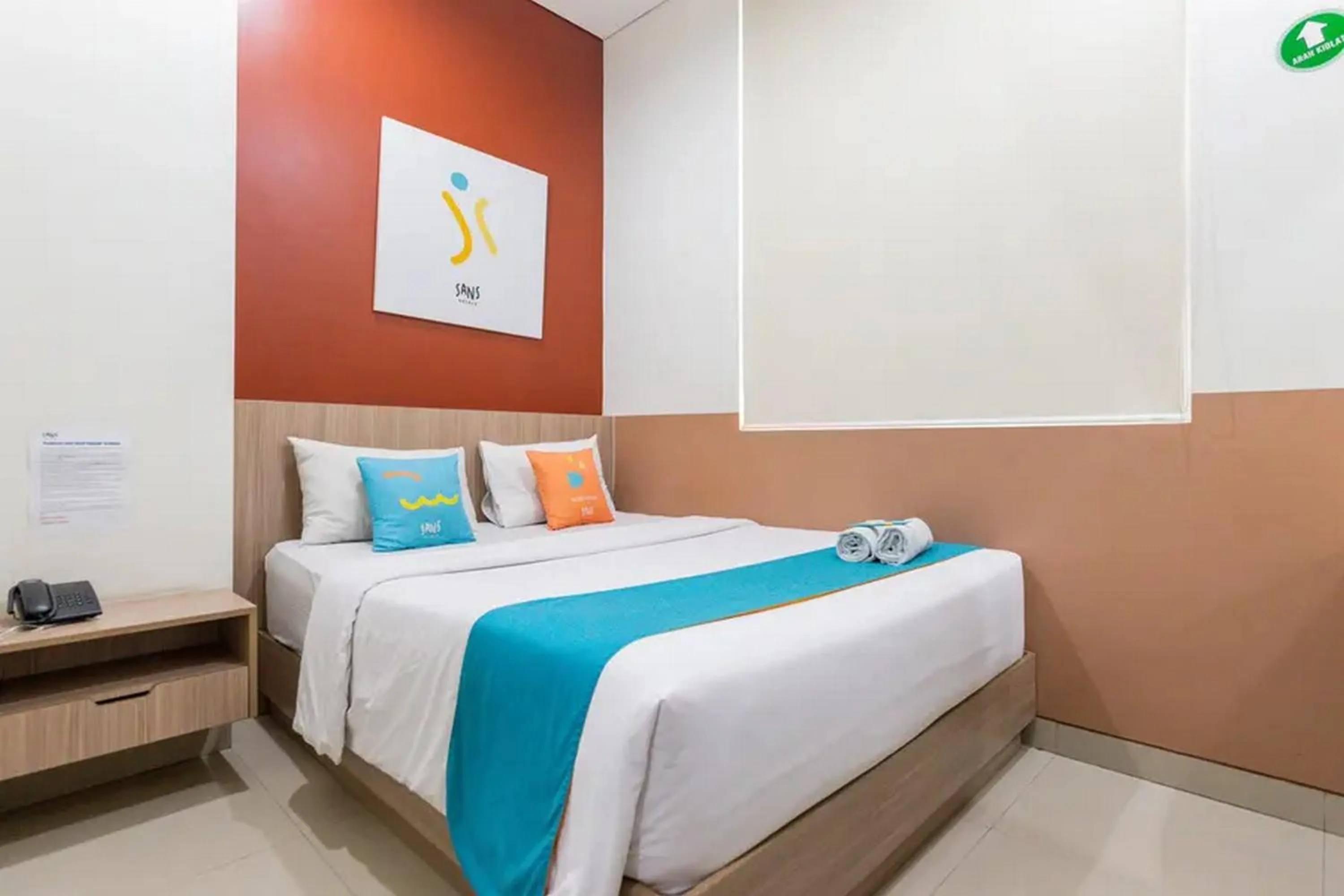 Bed in Sans Hotel Rajawali Surabaya by RedDoorz