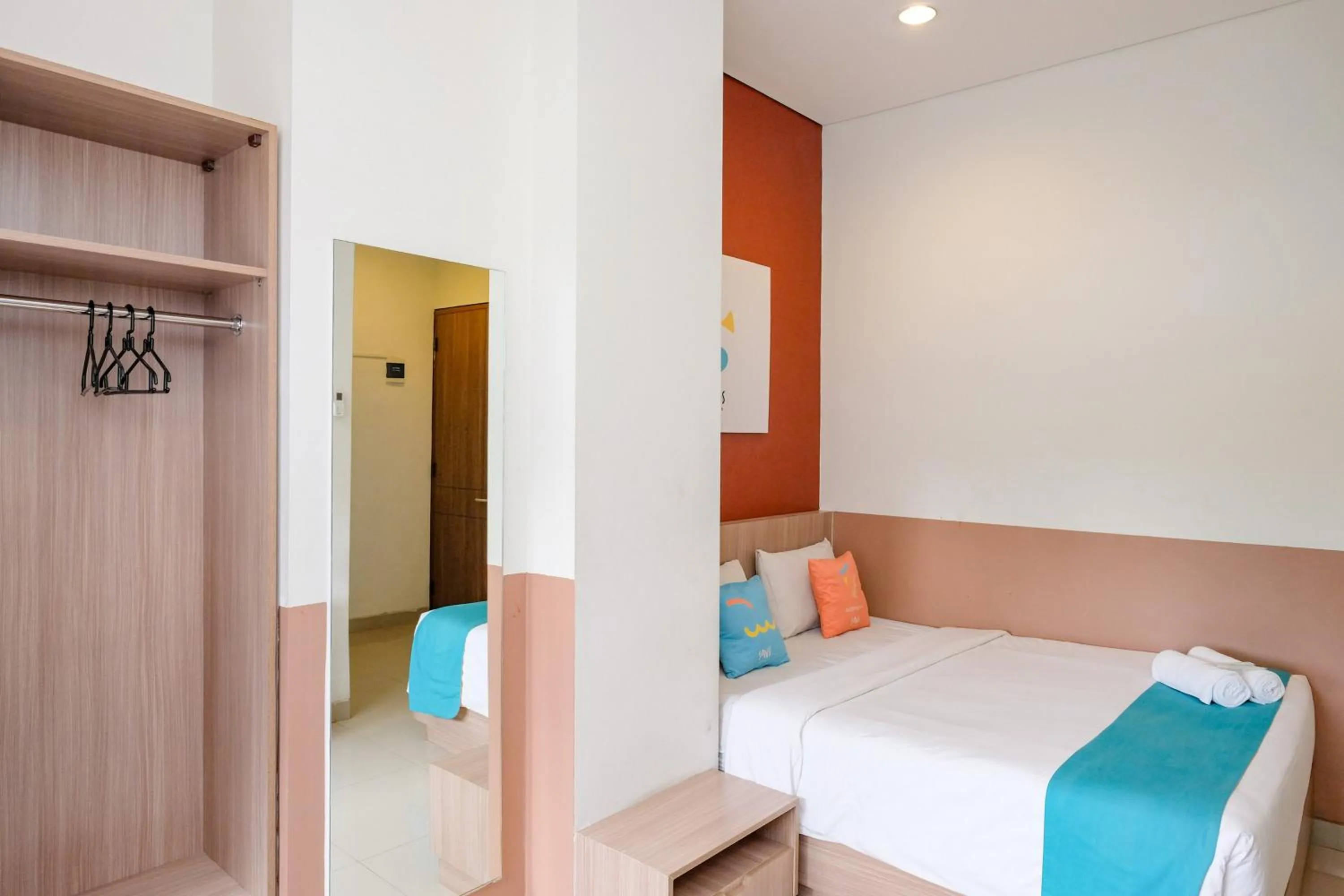 Bedroom, Bed in Sans Hotel Rajawali Surabaya by RedDoorz