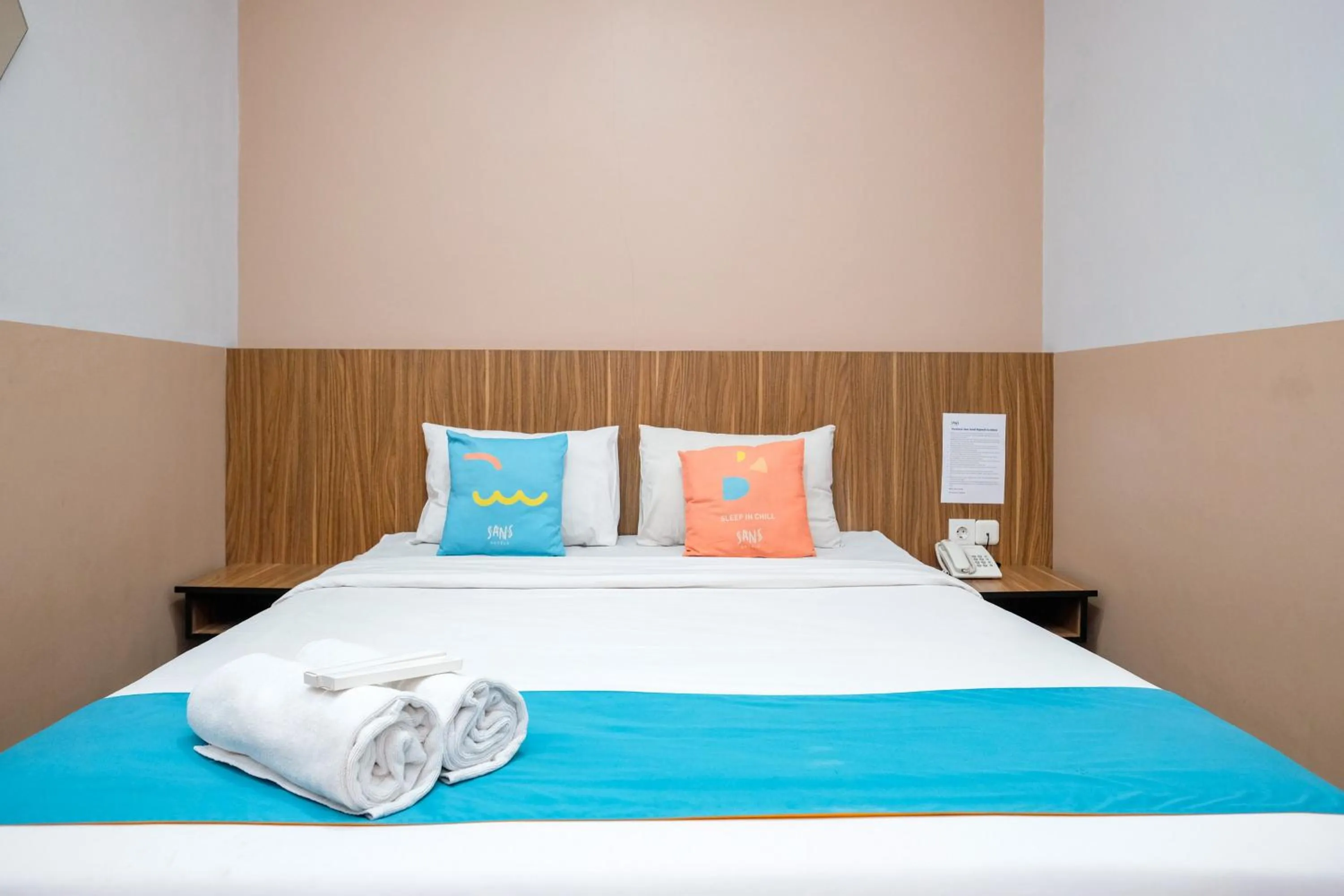 Bedroom, Bed in Sans Hotel Rajawali Surabaya by RedDoorz