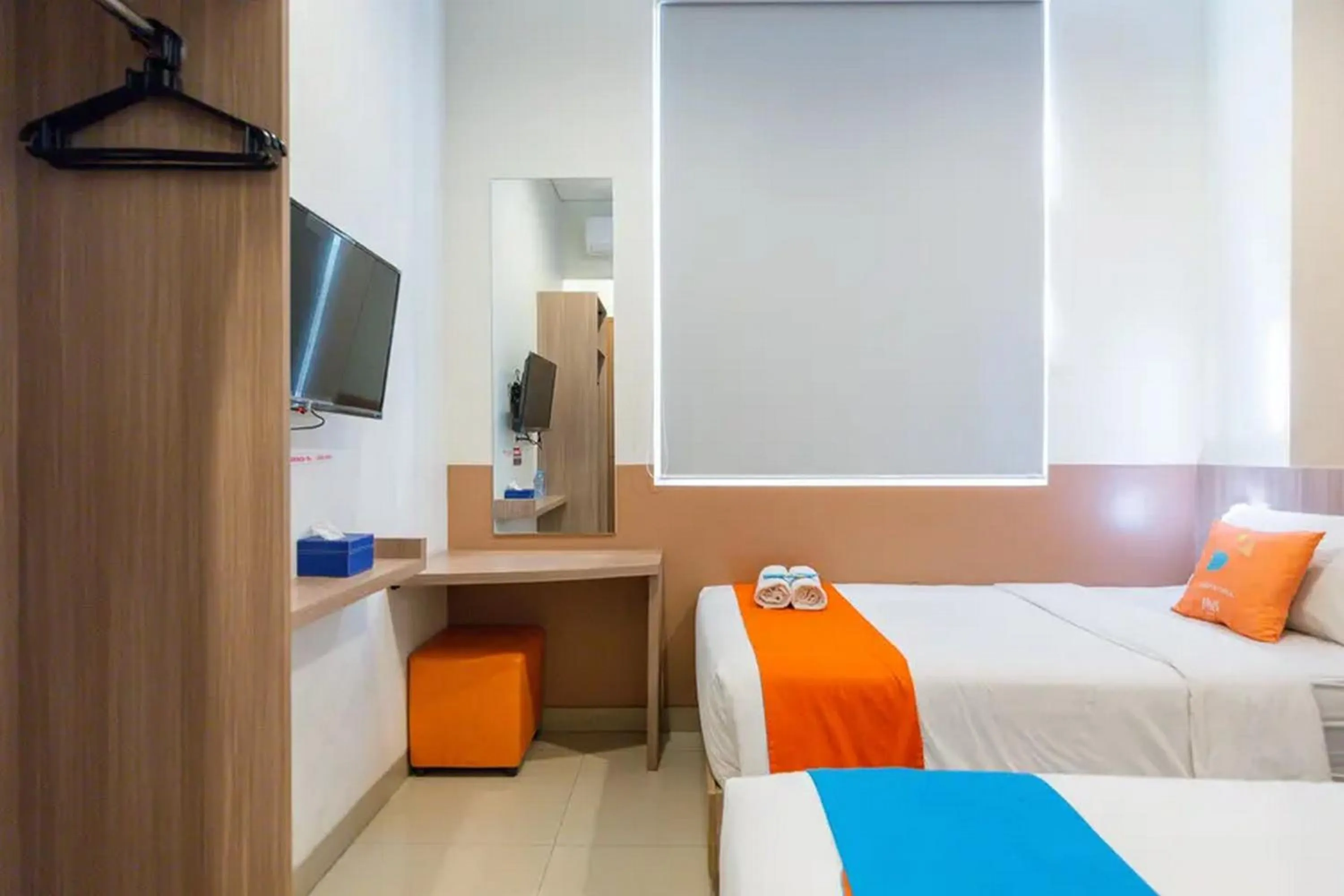 Bed in Sans Hotel Rajawali Surabaya by RedDoorz