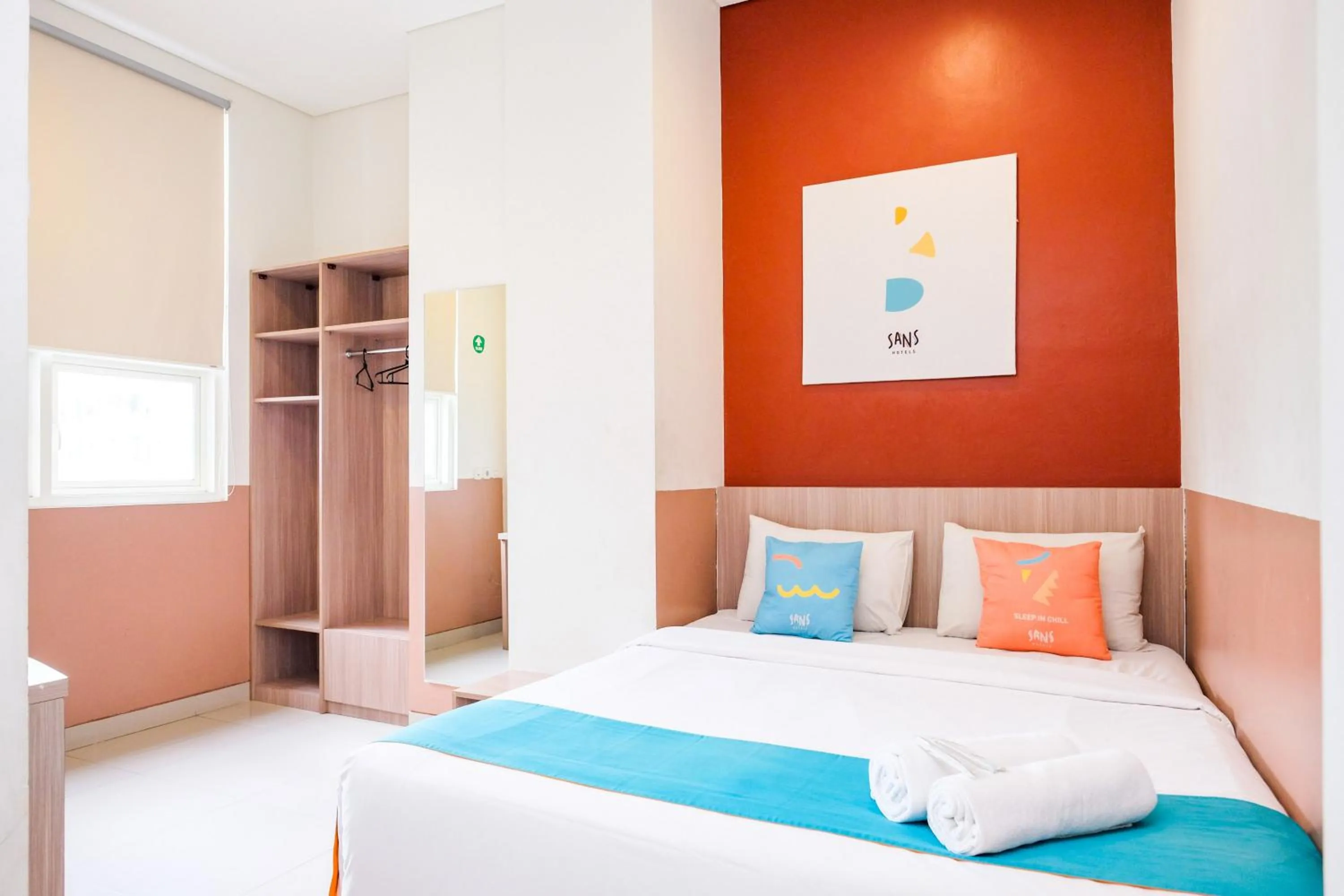 Bedroom, Bed in Sans Hotel Rajawali Surabaya by RedDoorz