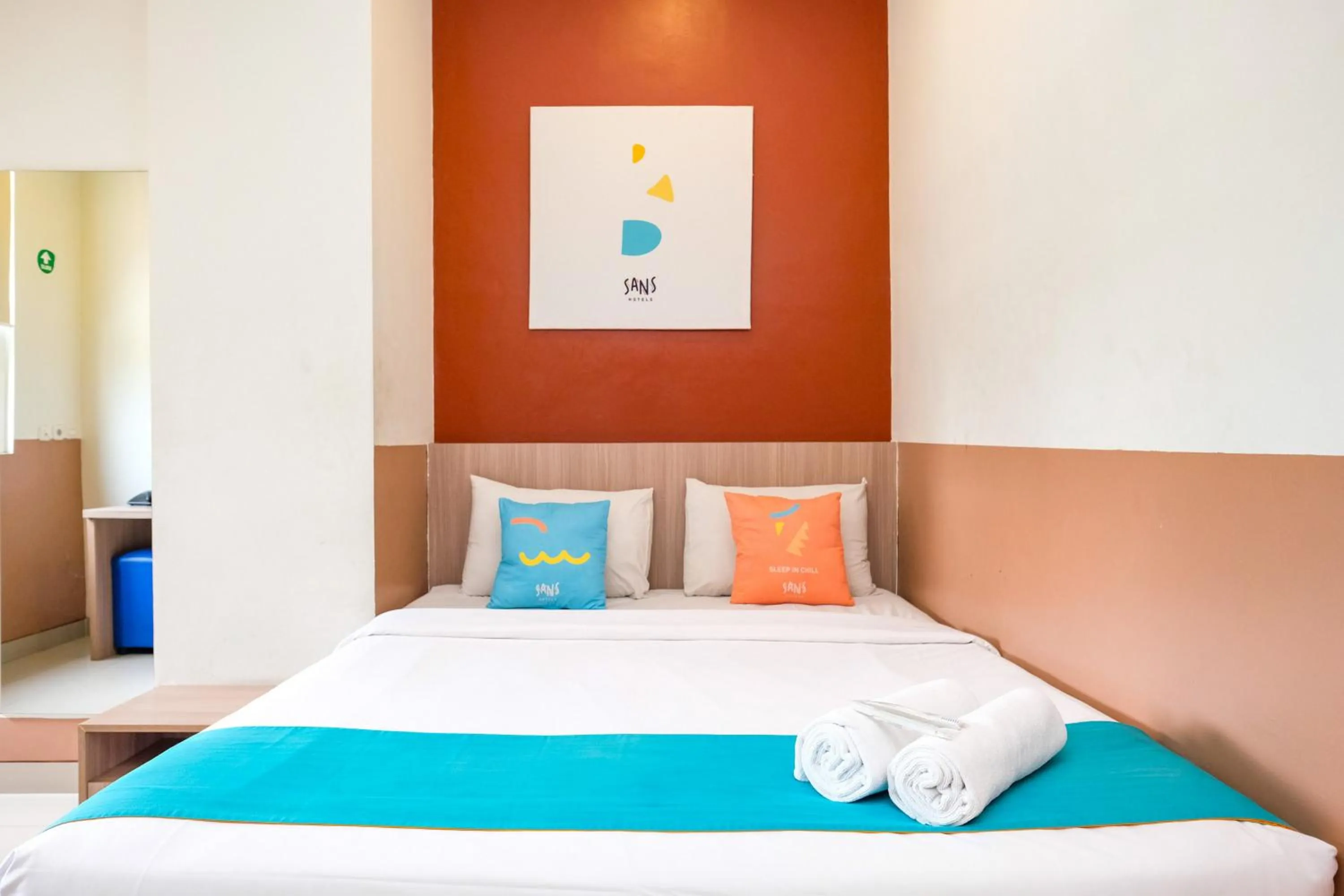 Bedroom, Bed in Sans Hotel Rajawali Surabaya by RedDoorz