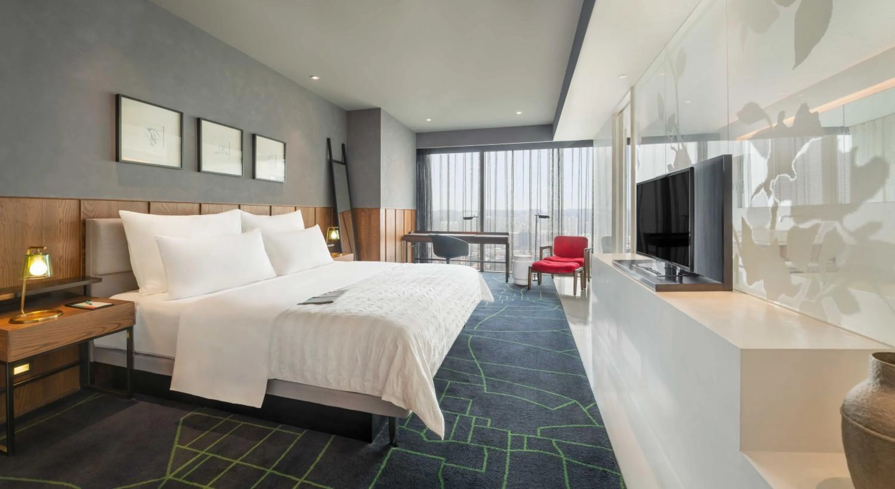 Bed in Le Meridien Zhengzhou