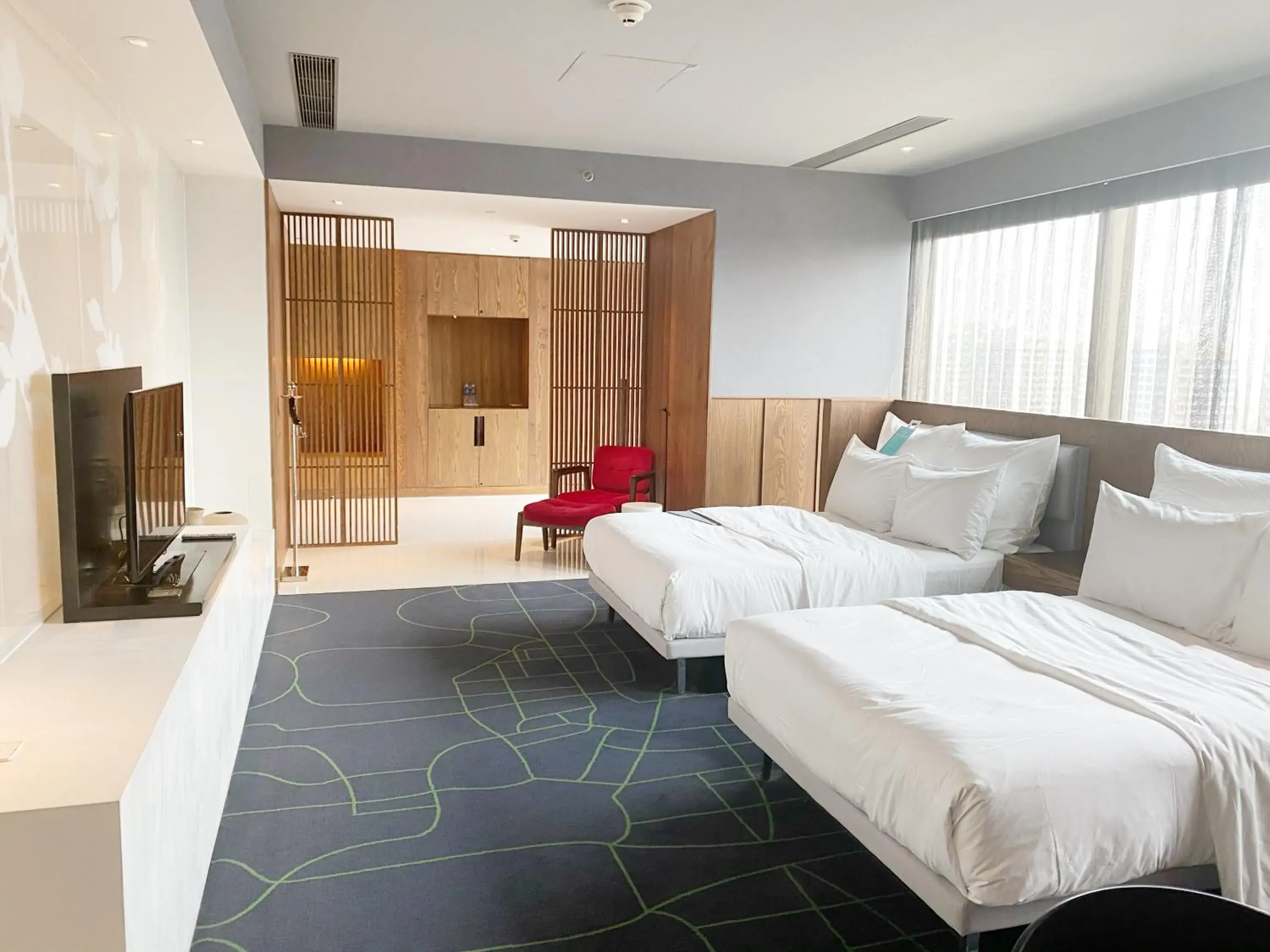 Business Double Room with Two Double Beds and City View in Le Meridien Zhengzhou Business Double Room with Two Double Beds and City View in Le Meridien Zhengzhou