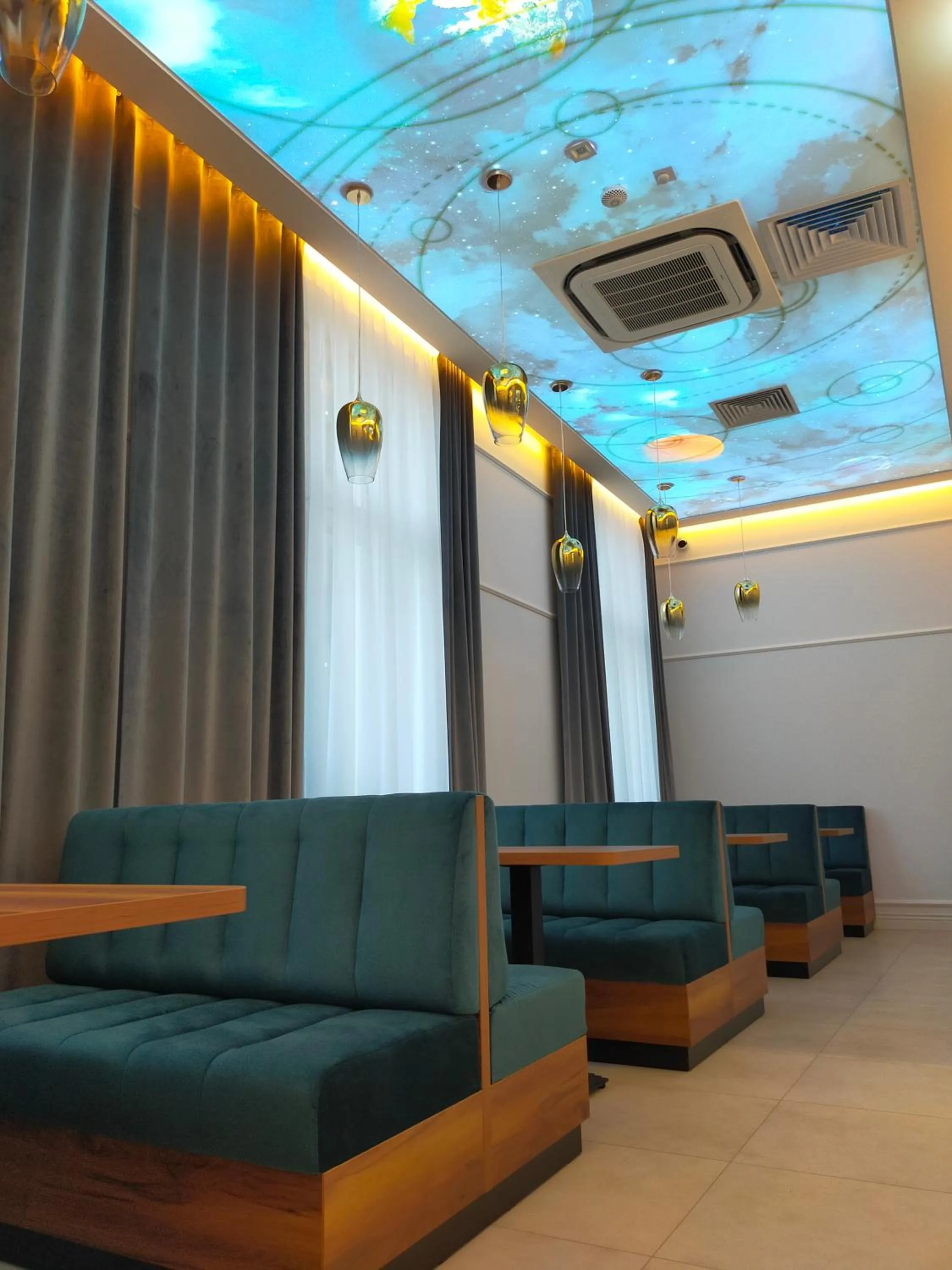 Restaurant/places to eat in Sky Hotel Kraków