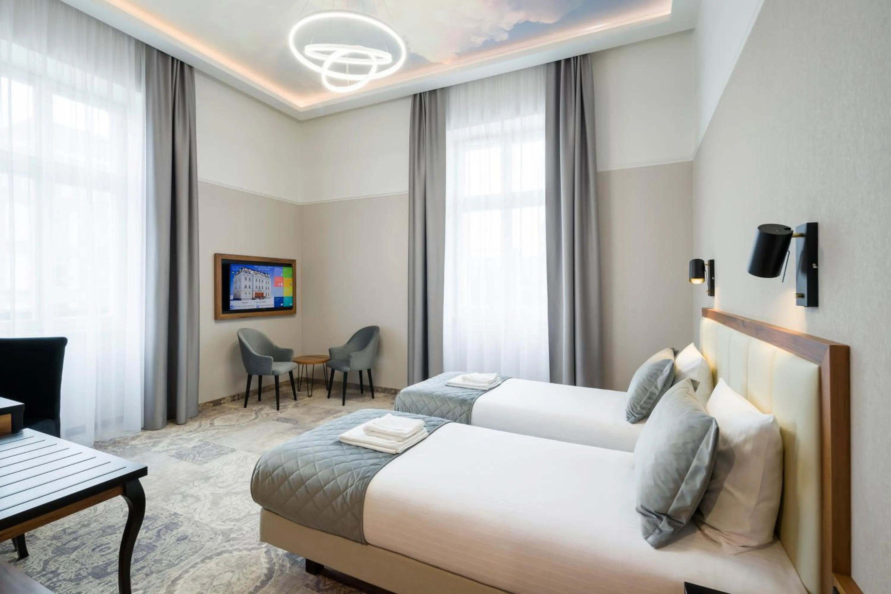 Photo of the whole room, Bed in Sky Hotel Kraków