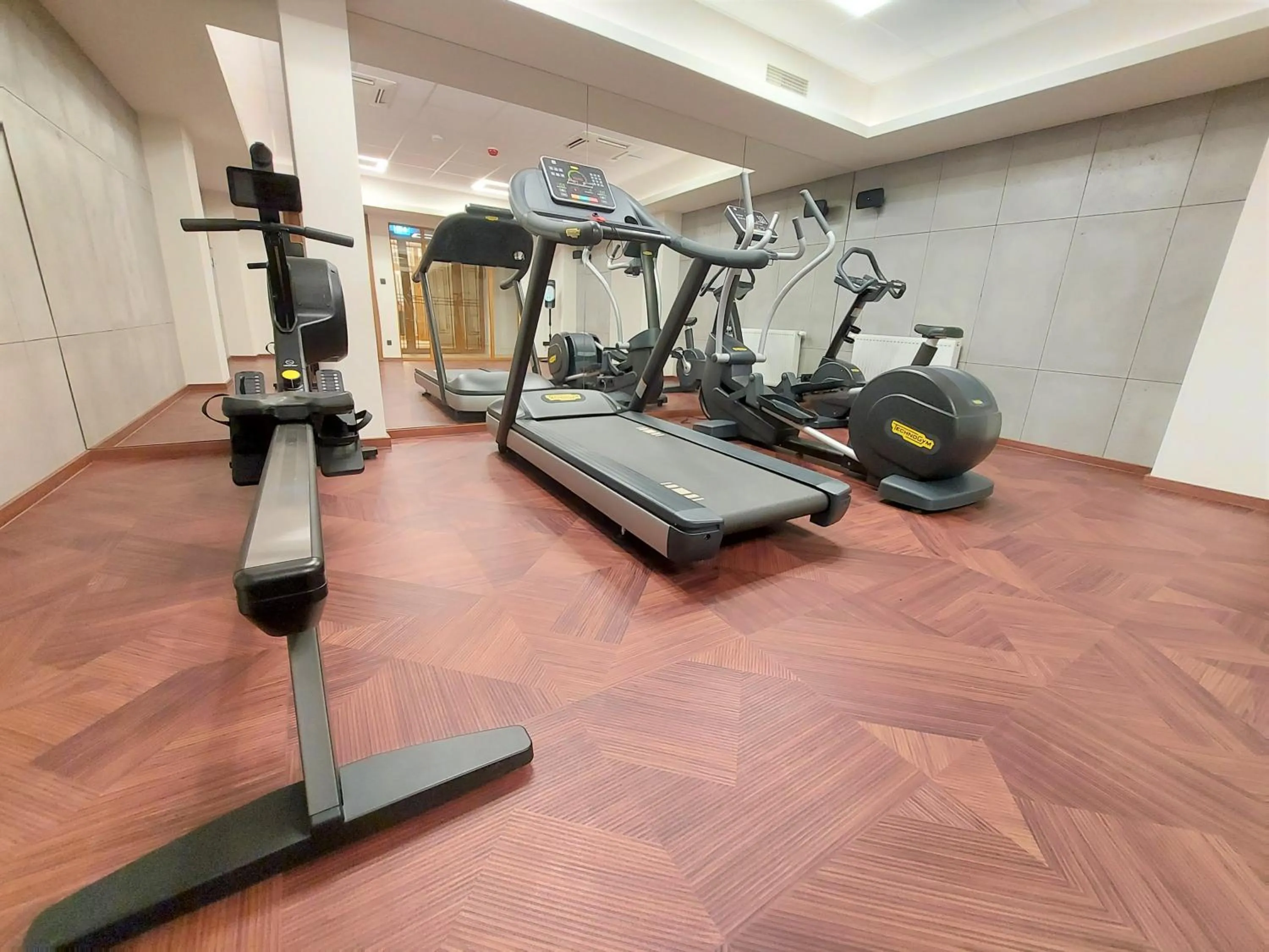 Fitness centre/facilities in Sky Hotel Kraków