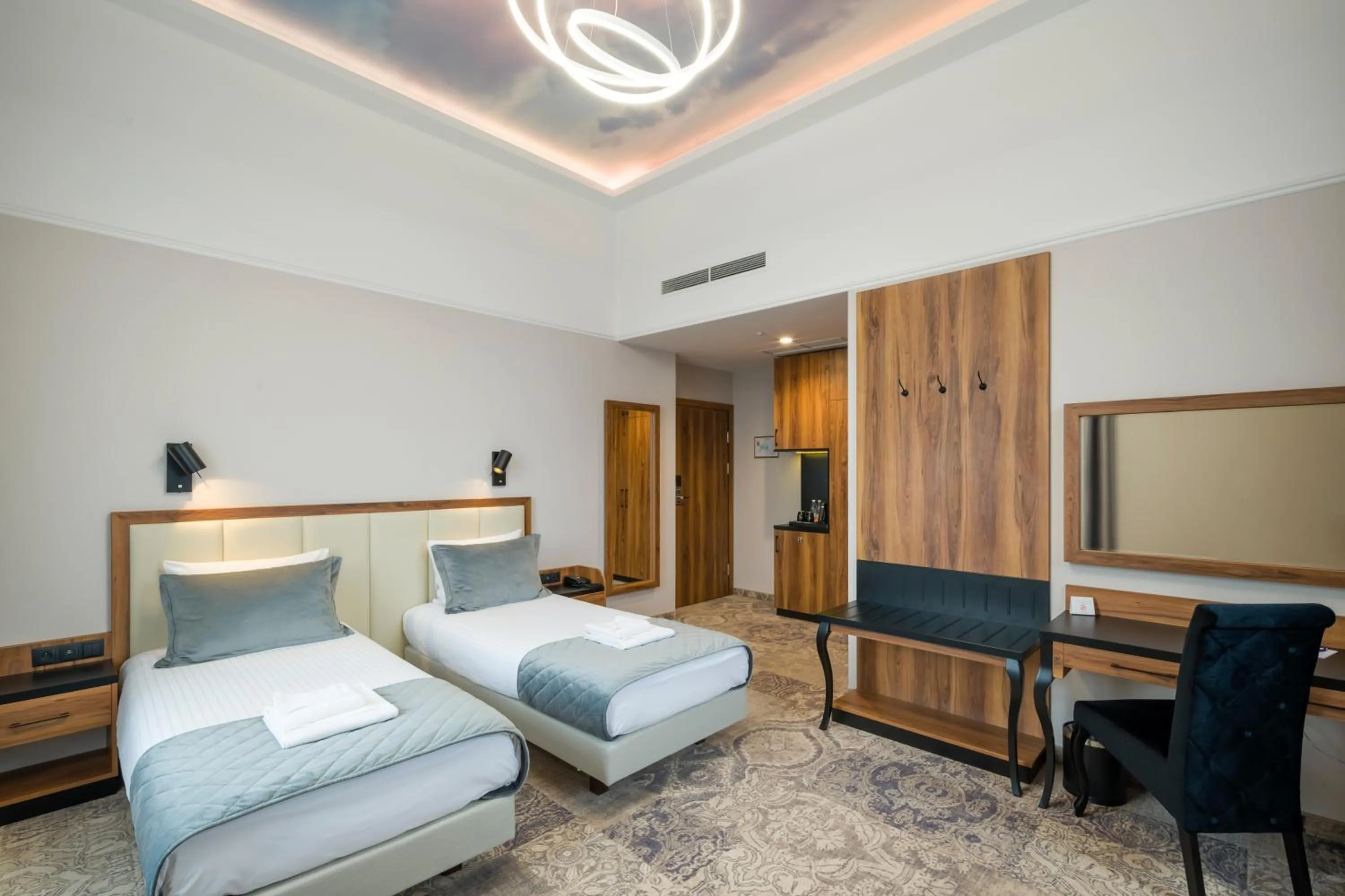 Photo of the whole room, Bed in Sky Hotel Kraków