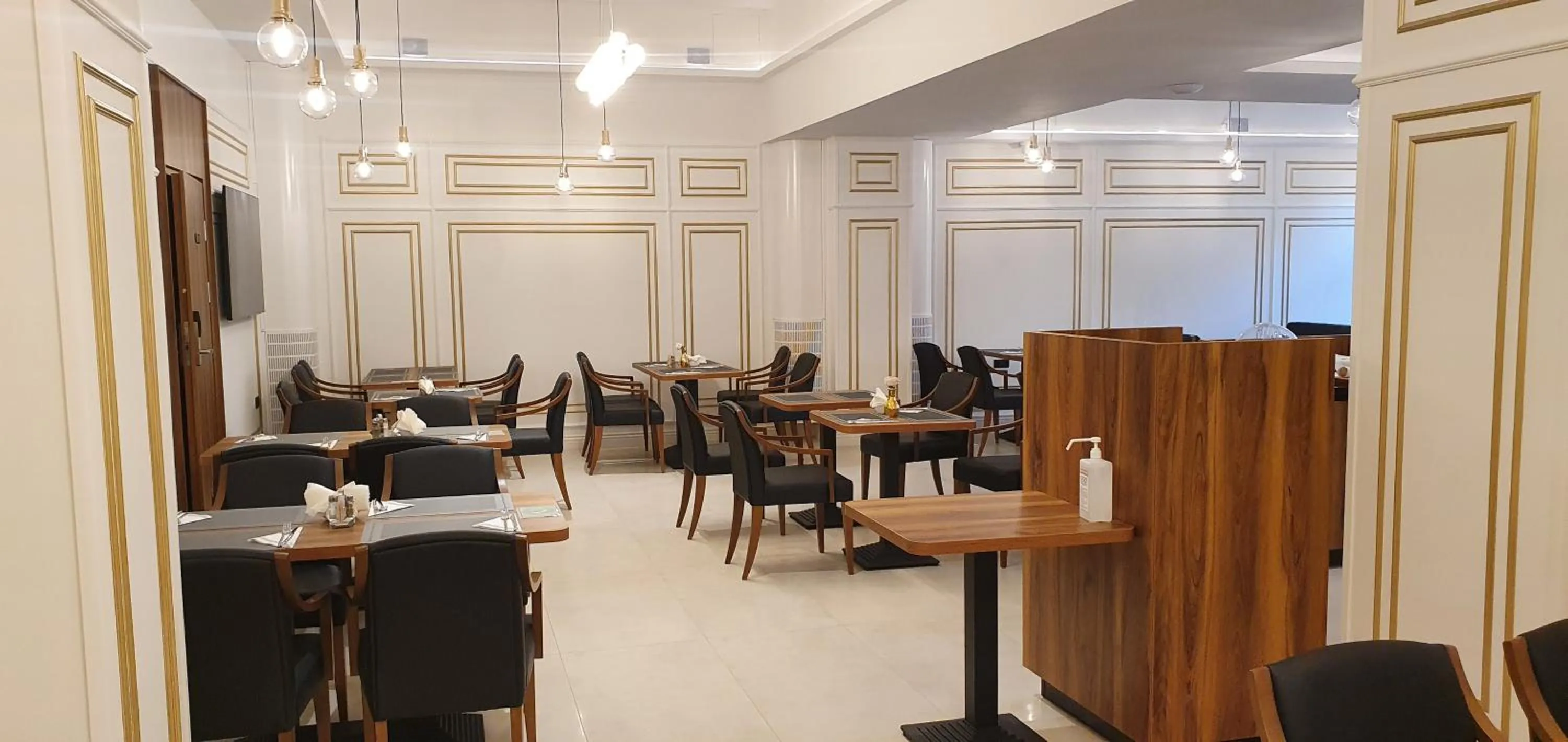 Restaurant/places to eat in Sky Hotel Kraków