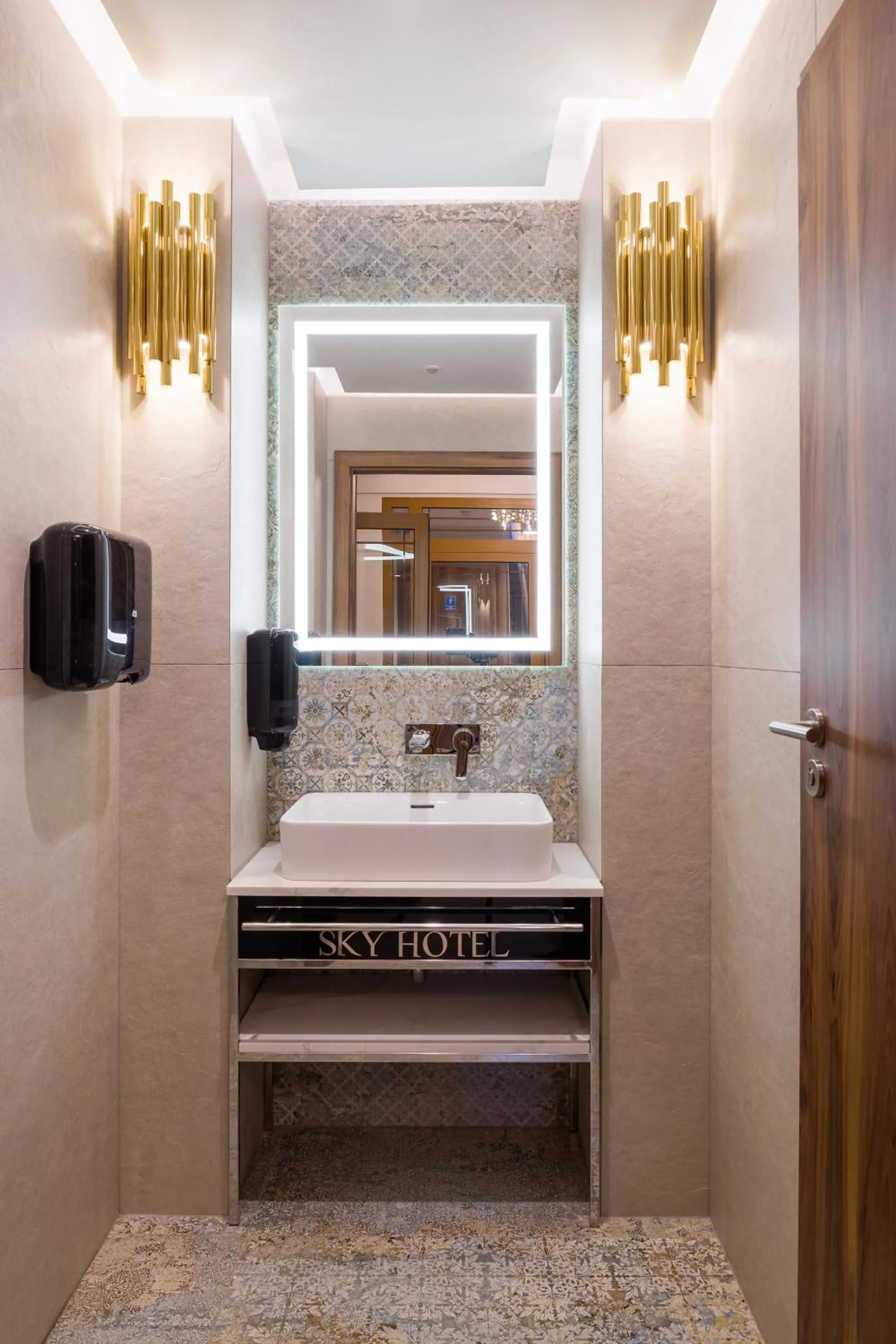 Public Bath in Sky Hotel Kraków