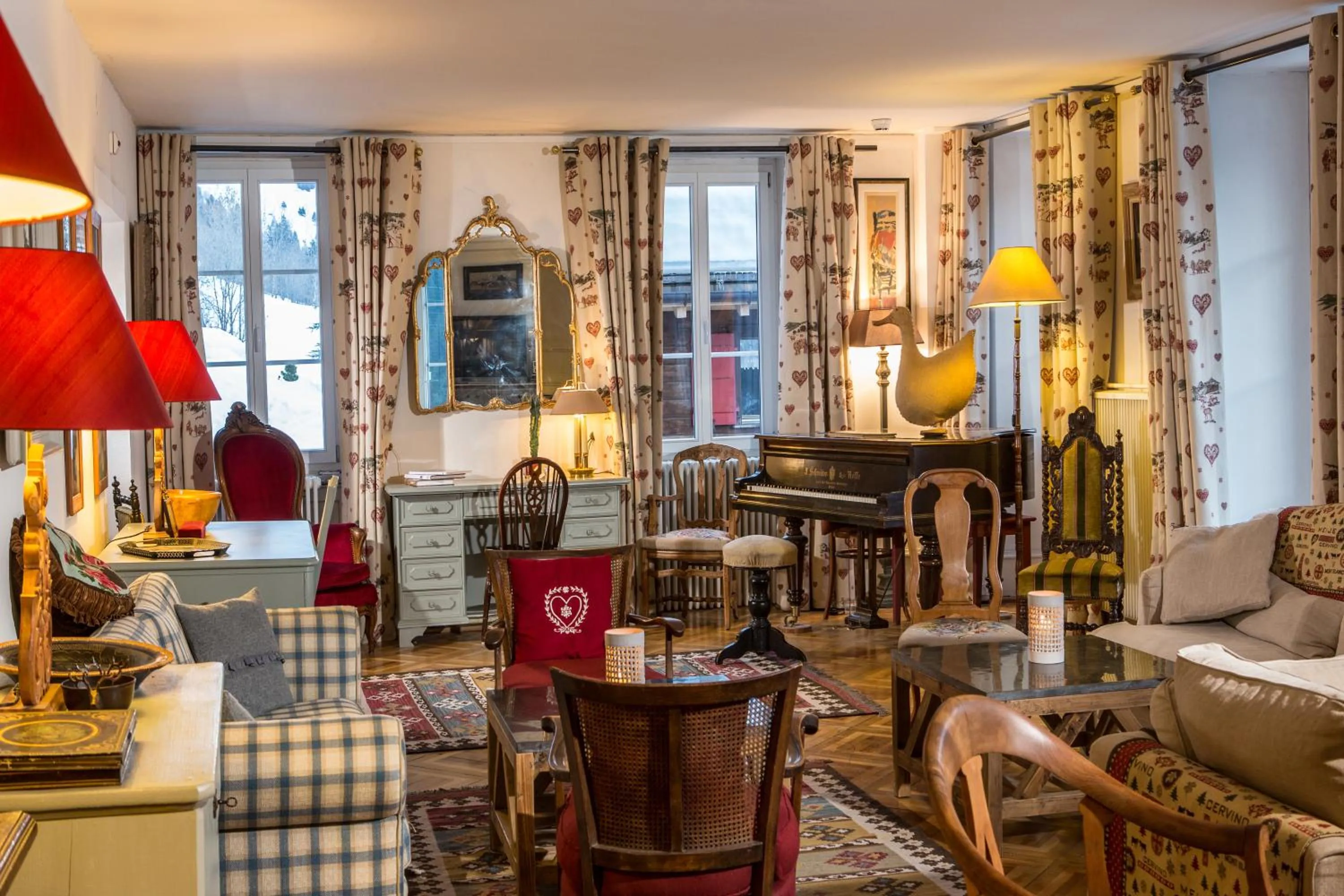 Communal lounge/ TV room in Historic Hotel du Pillon