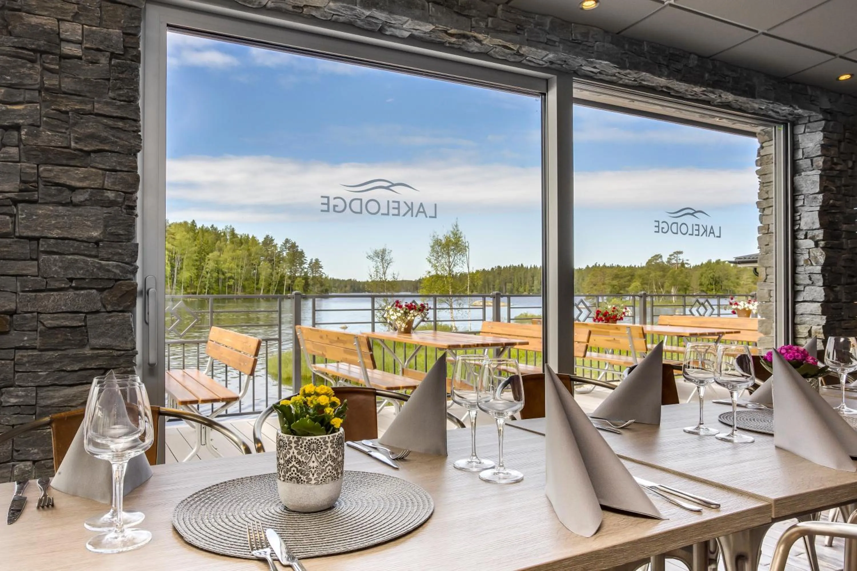 Restaurant/places to eat in Lakelodge