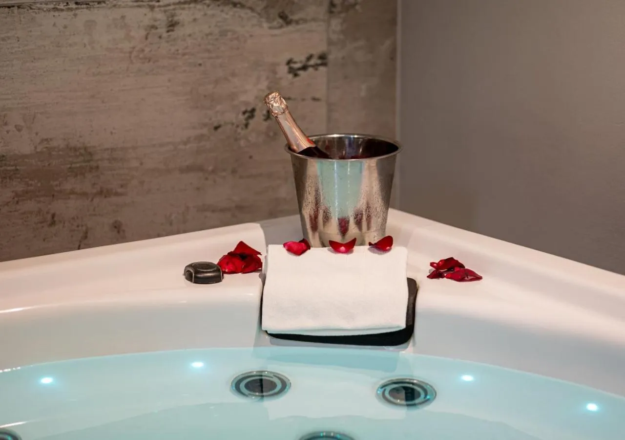 Hot Tub in The Catalyst Apartment Hotel by NEWMARK