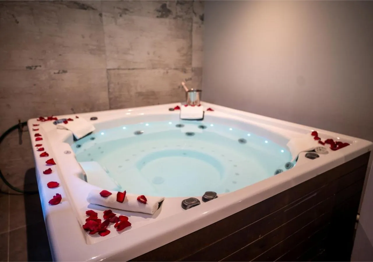 Hot Tub in The Catalyst Apartment Hotel by NEWMARK