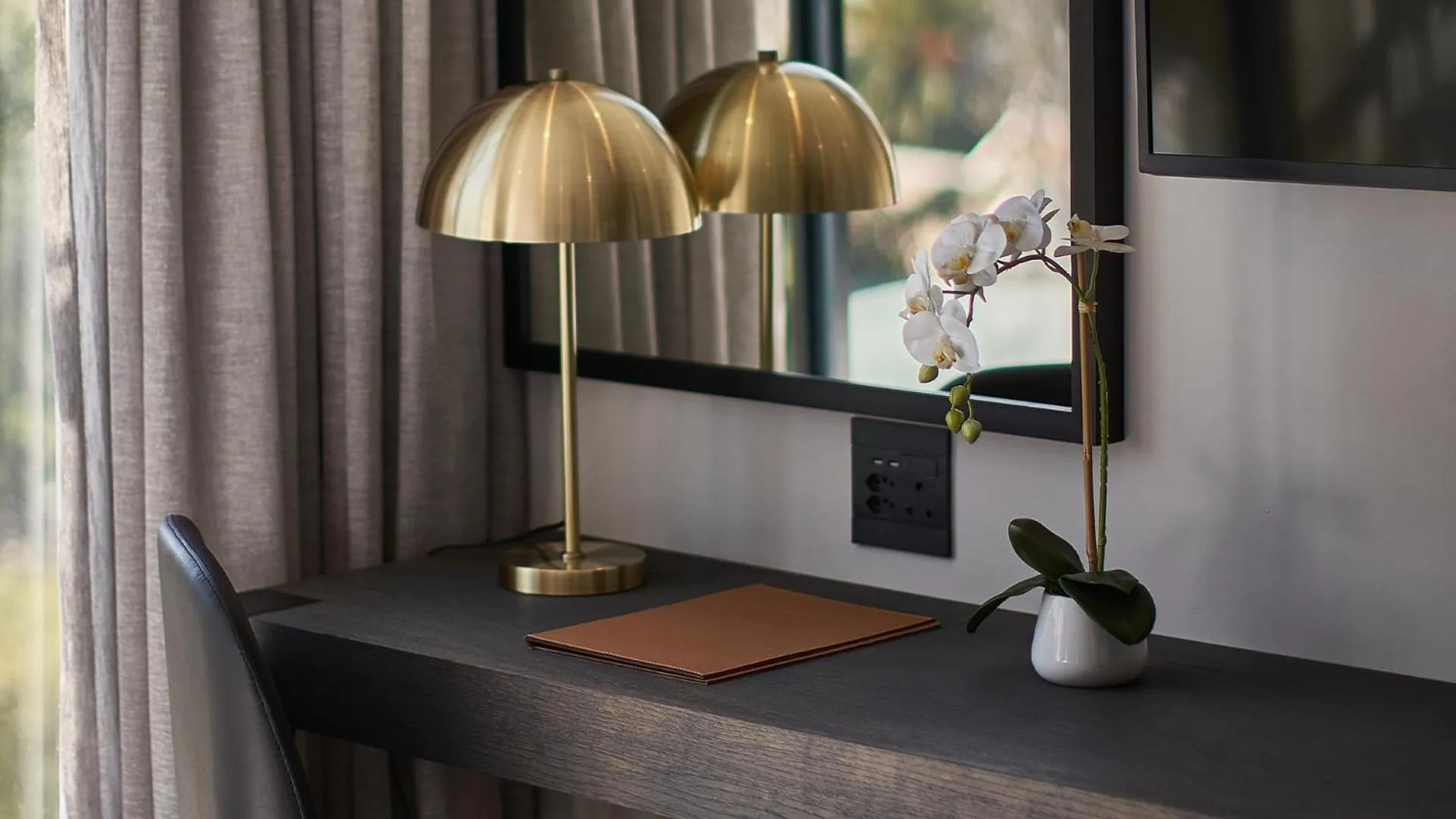 hair dresser in The Catalyst Apartment Hotel by NEWMARK