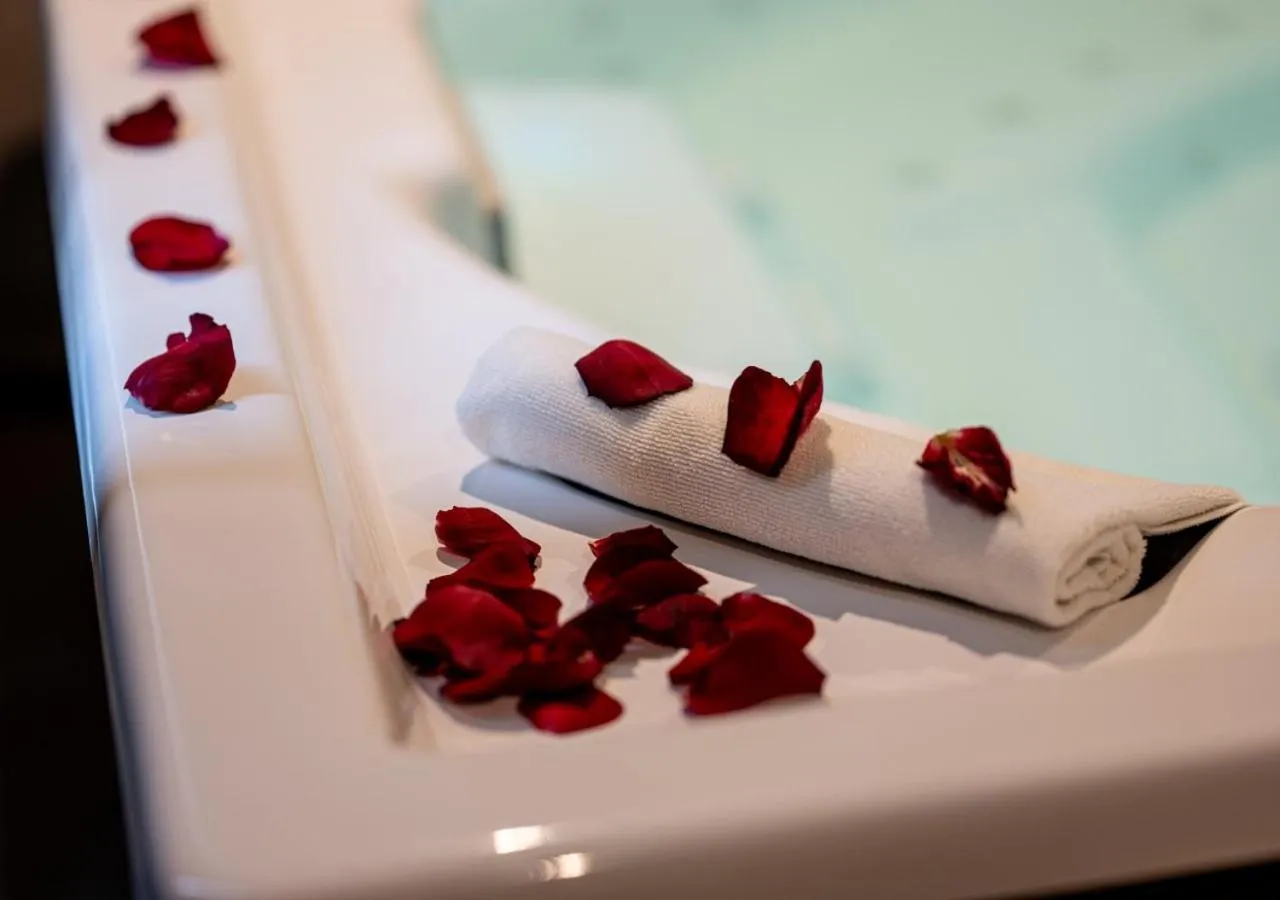 Hot Tub in The Catalyst Apartment Hotel by NEWMARK