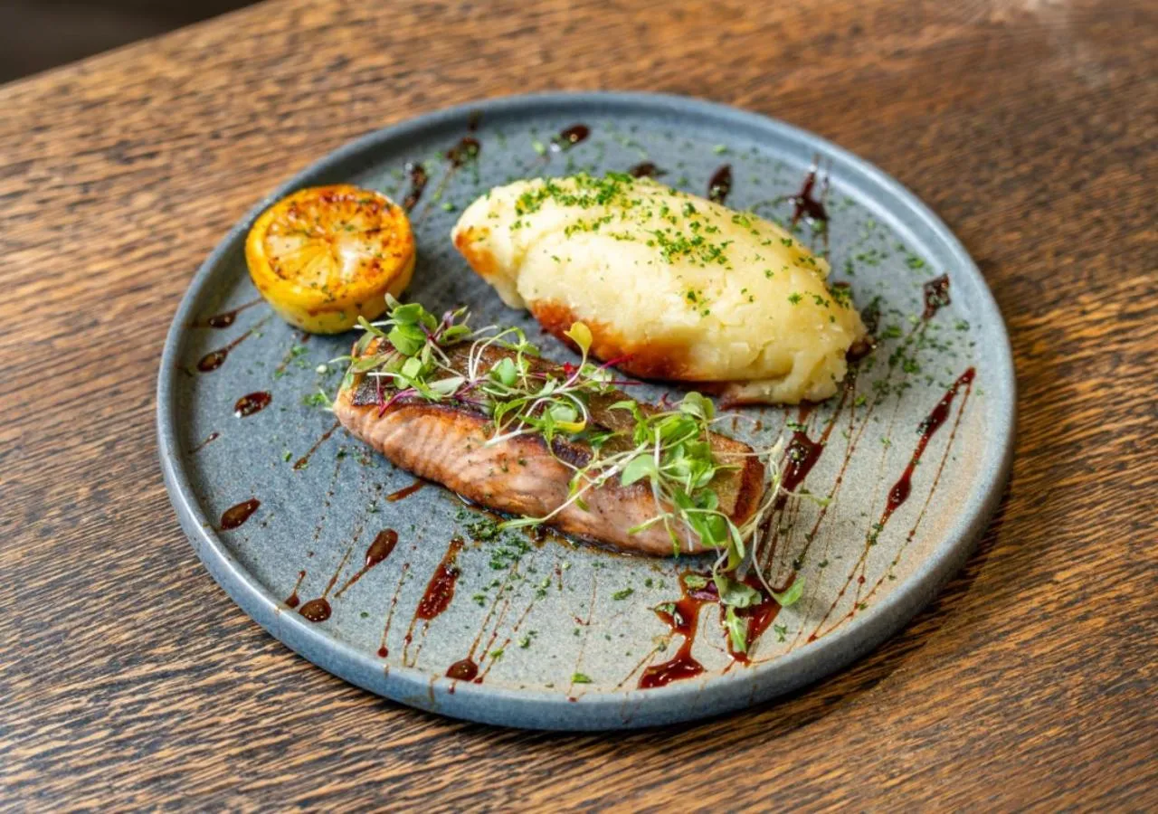 Restaurant/places to eat in The Catalyst Apartment Hotel by NEWMARK