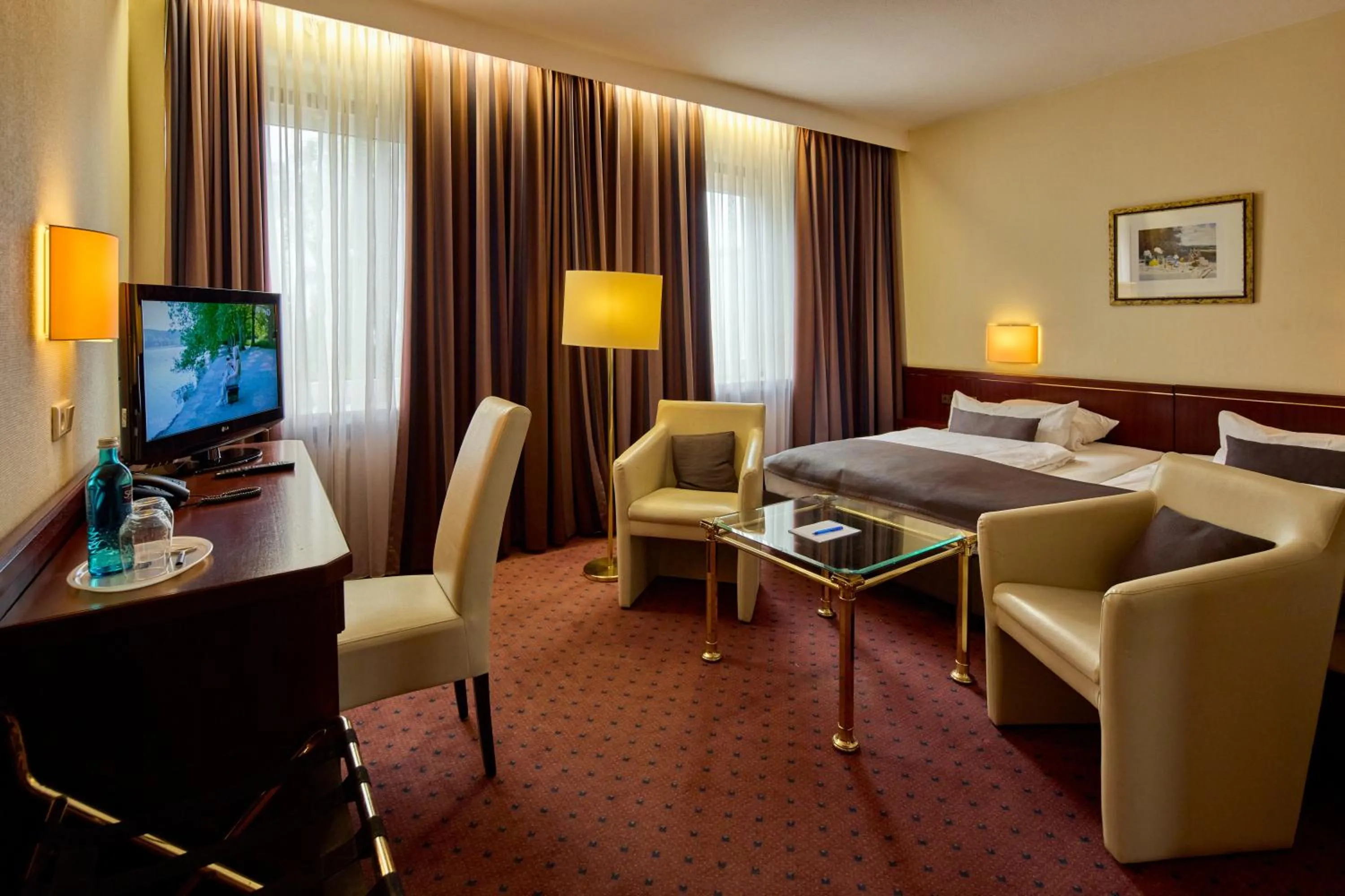 Bed in Trip Inn Hotel Esplanade, Düsseldorf