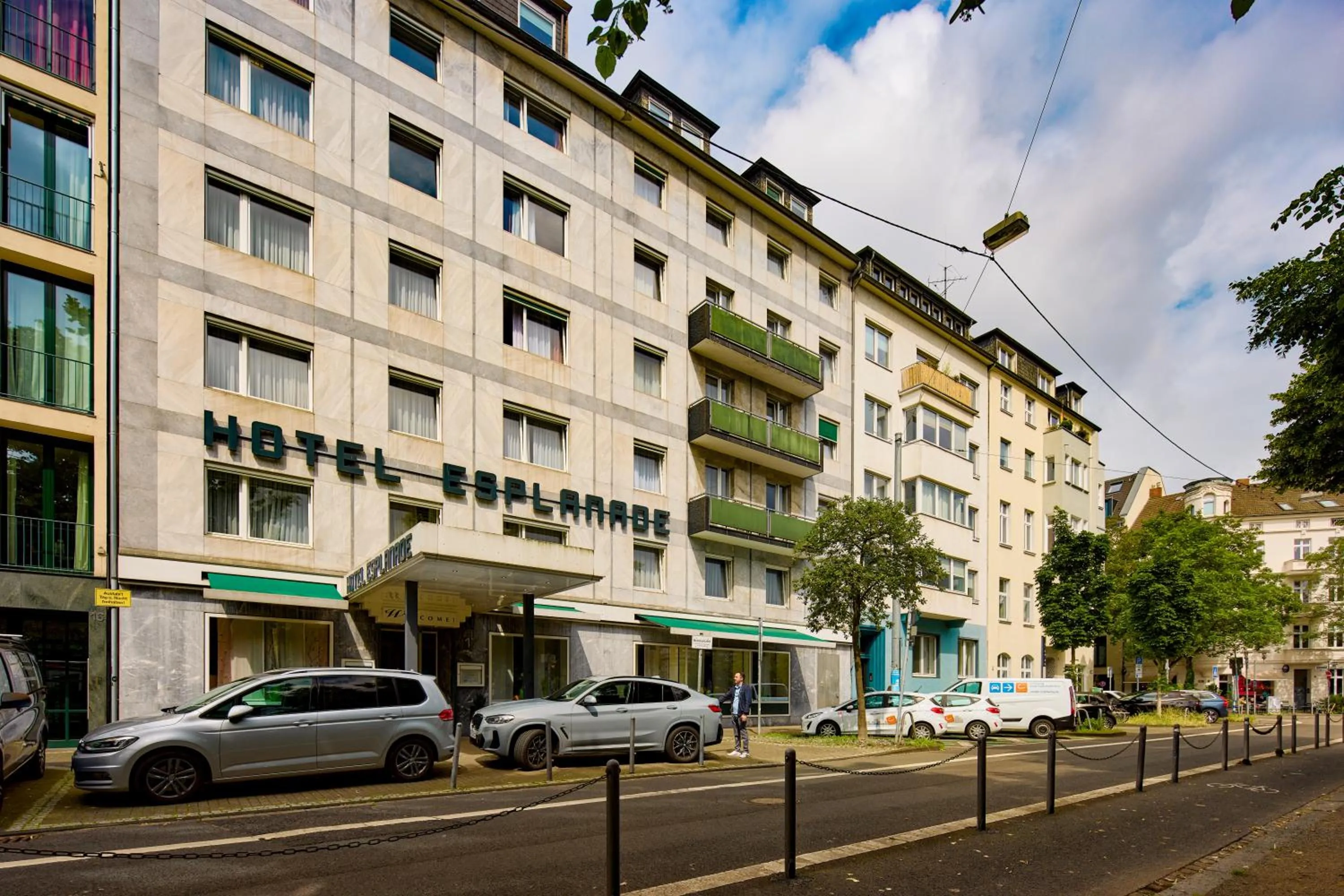 Street view in Trip Inn Hotel Esplanade, Düsseldorf