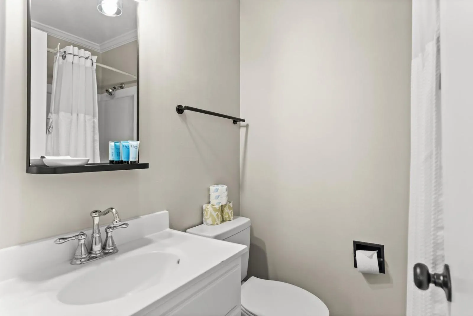 Toilet in Dry Dock Inn