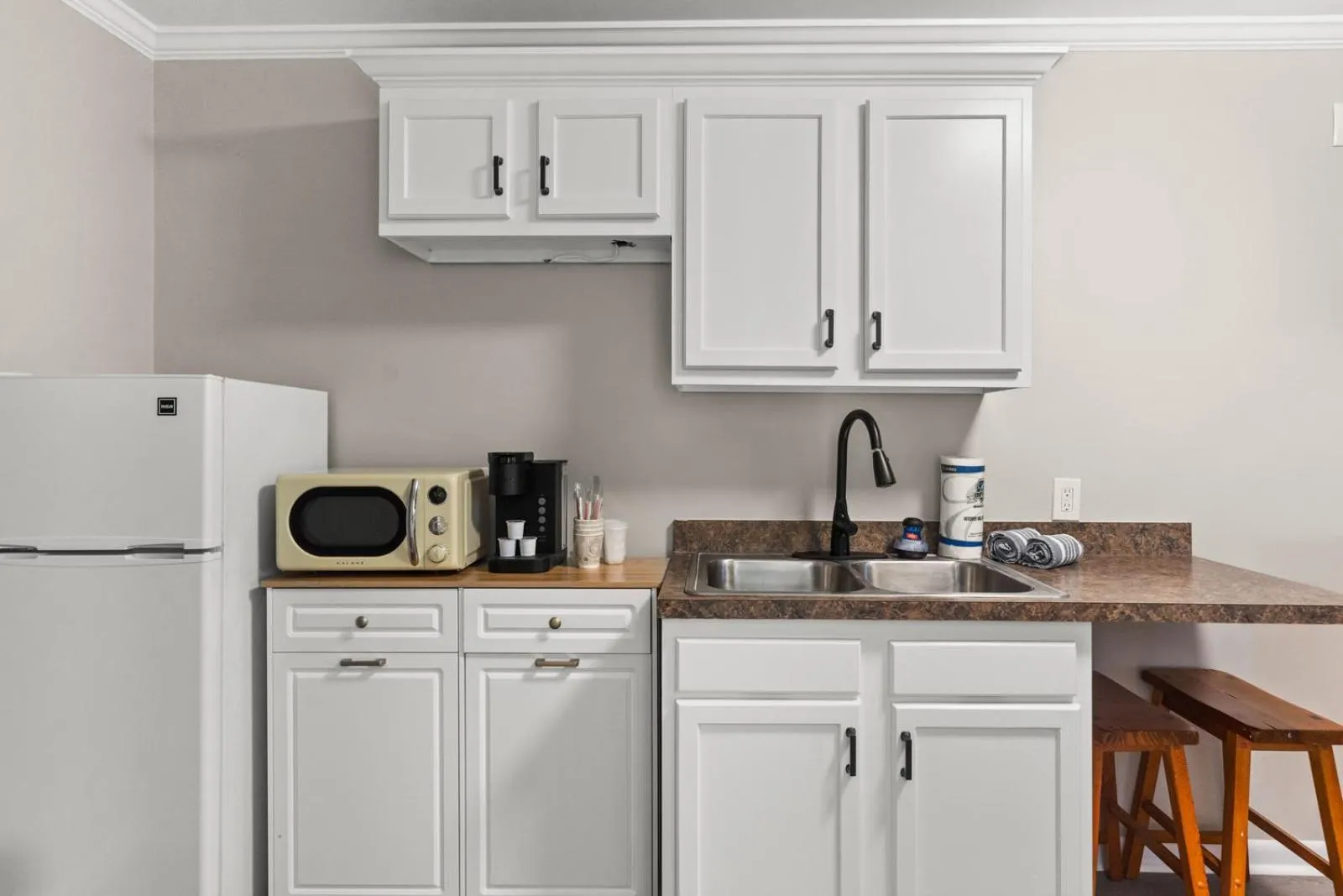 Coffee/tea facilities in Dry Dock Inn