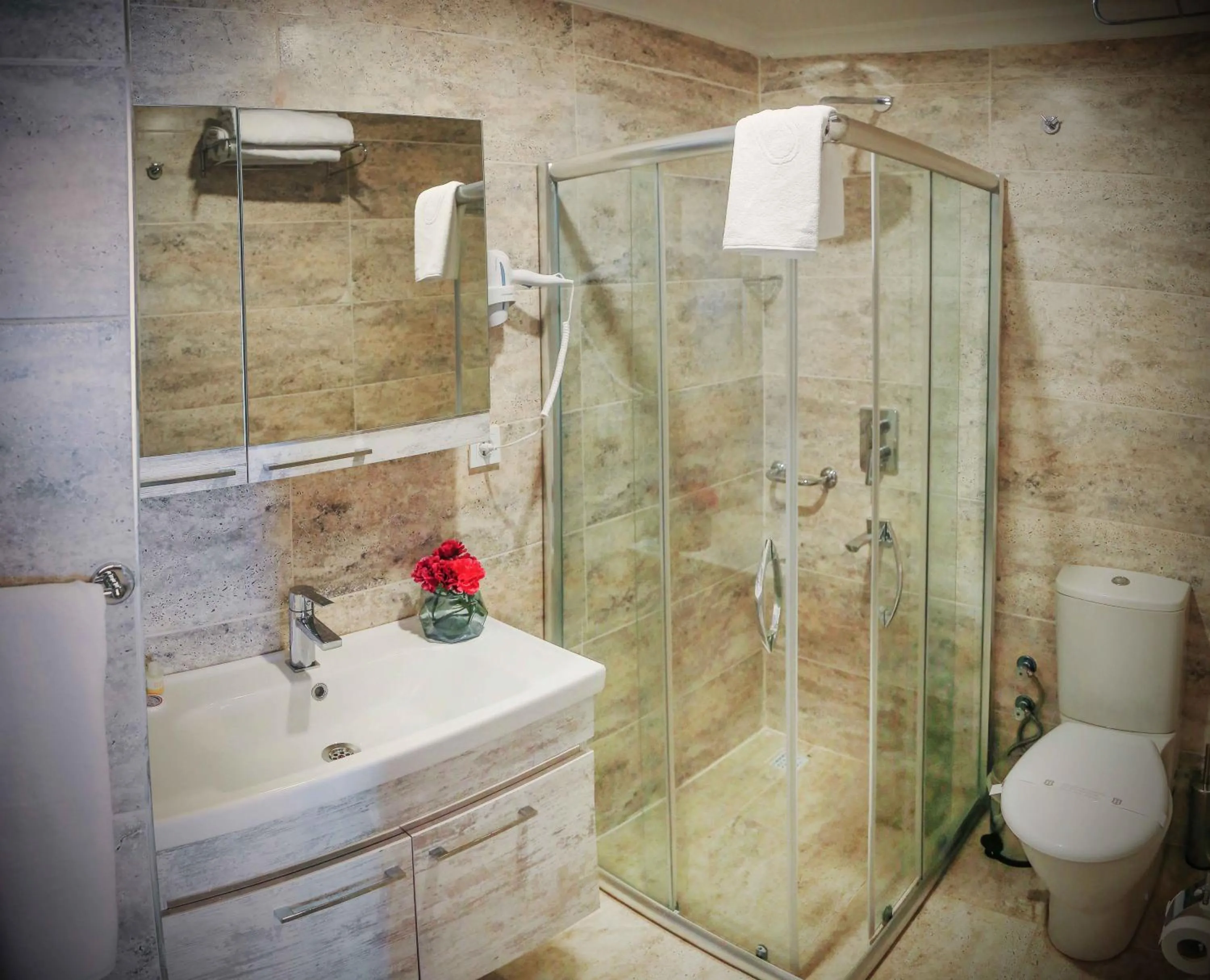 Shower in Burçman Hotel Vişne