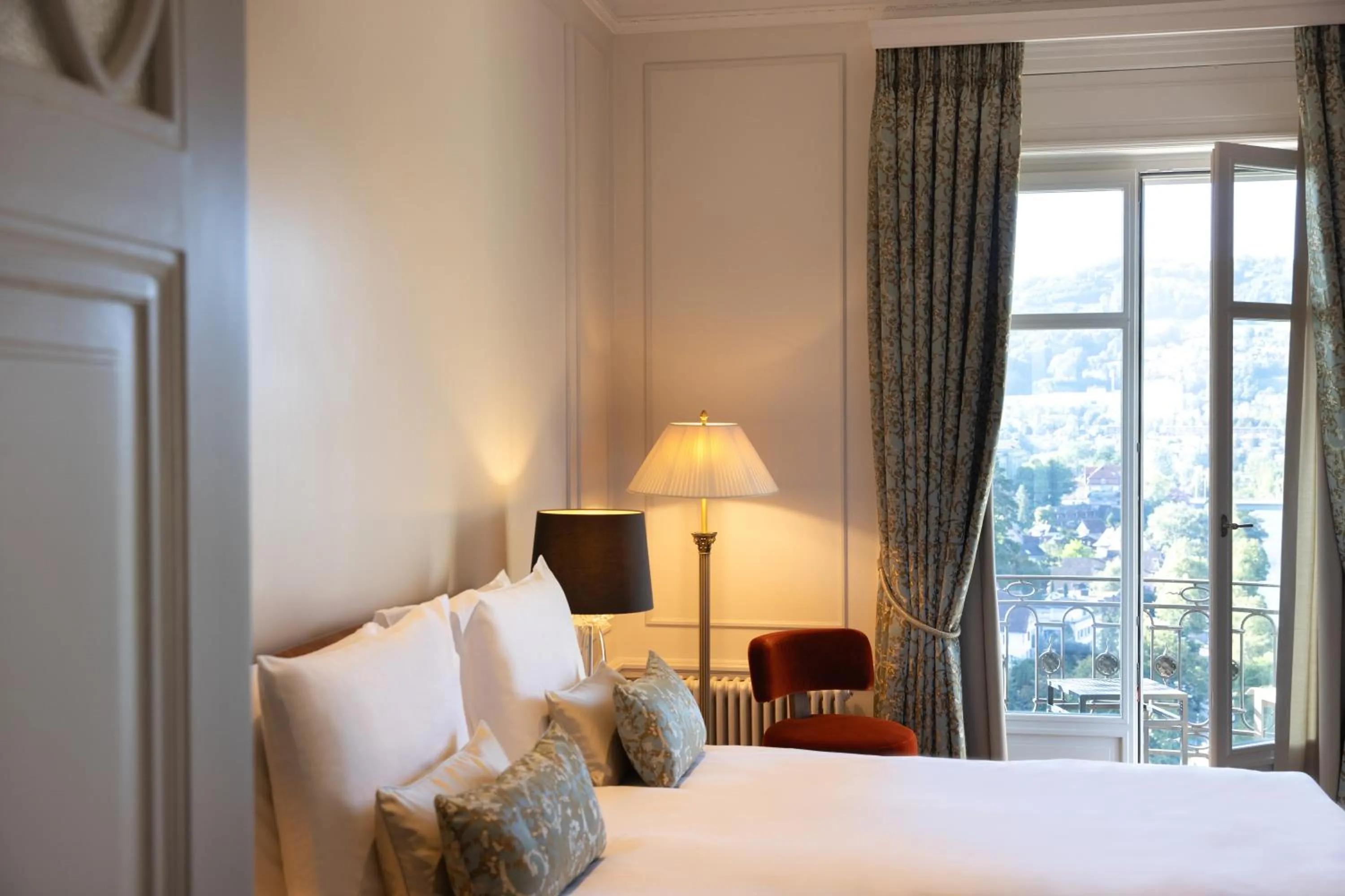 Bed in Hotel Bellevue Palace Bern