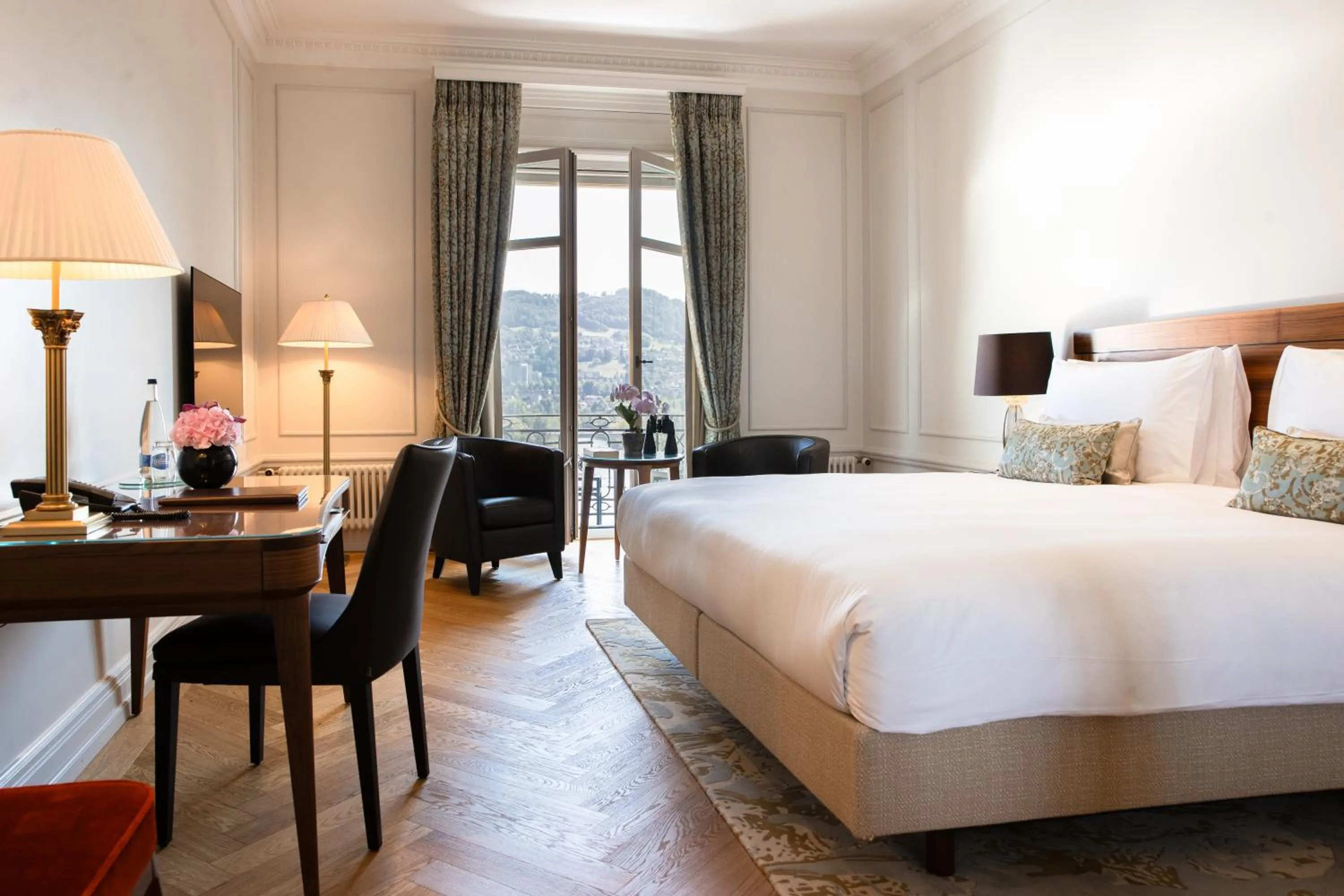 Photo of the whole room, Bed in Hotel Bellevue Palace Bern