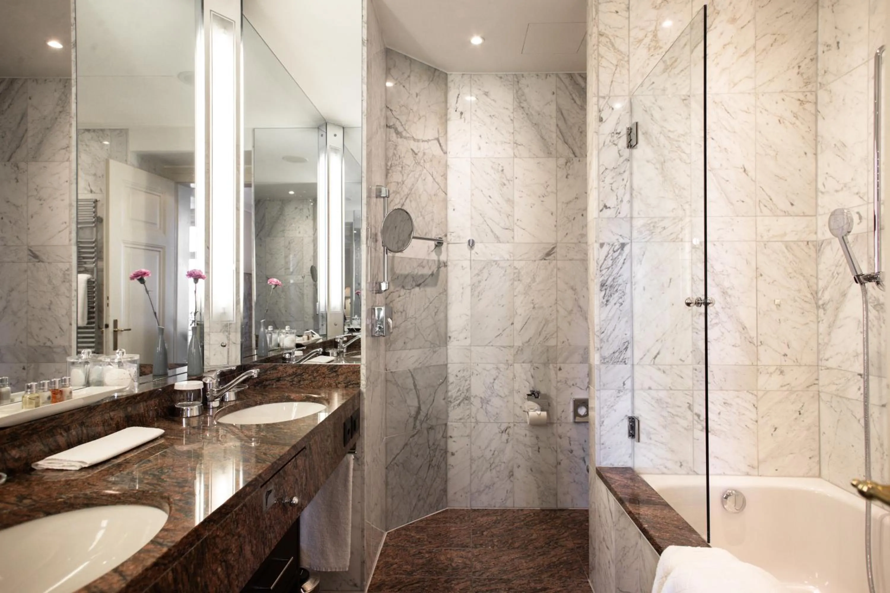 Bathroom in Hotel Bellevue Palace Bern