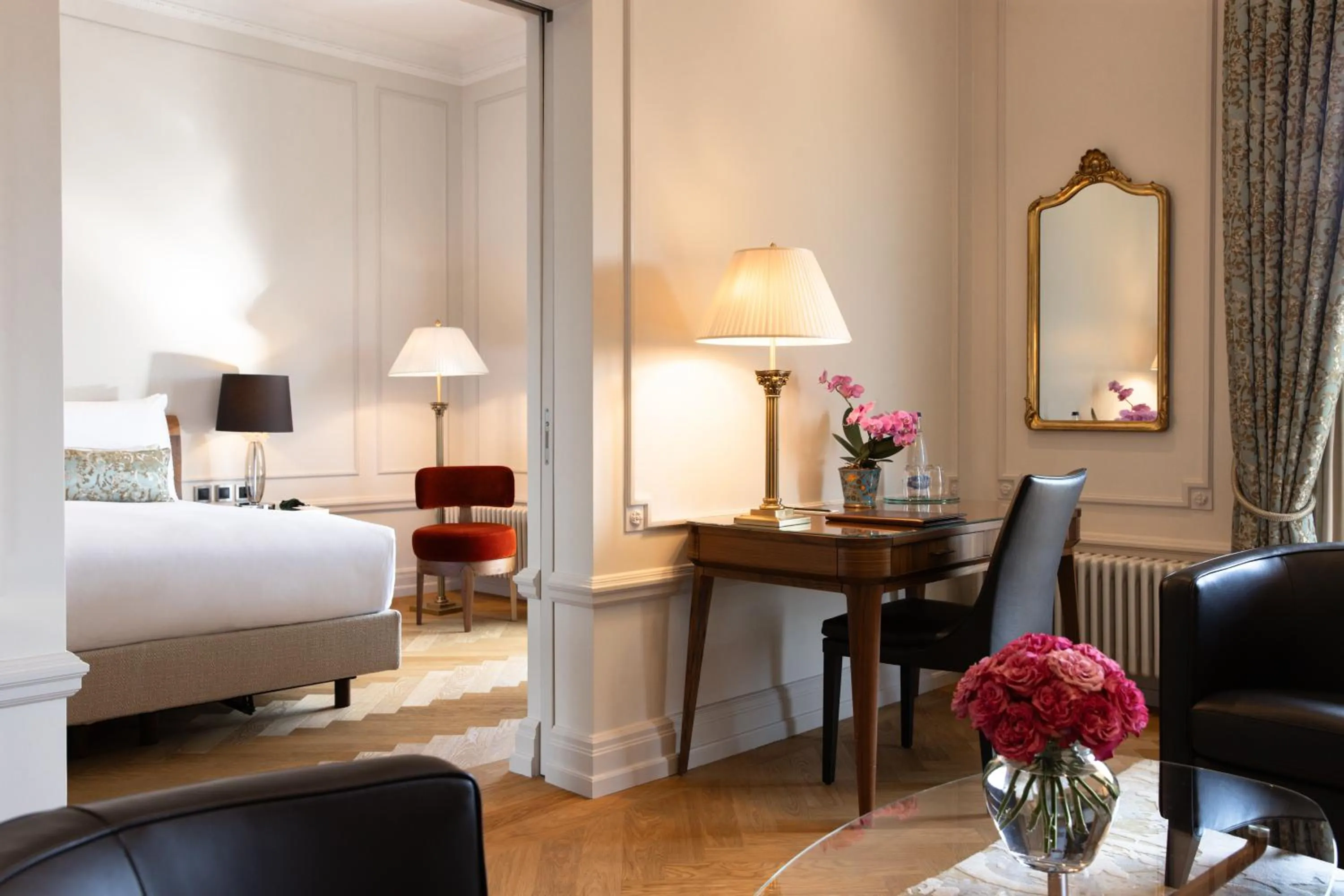 Living room, Bed in Hotel Bellevue Palace Bern