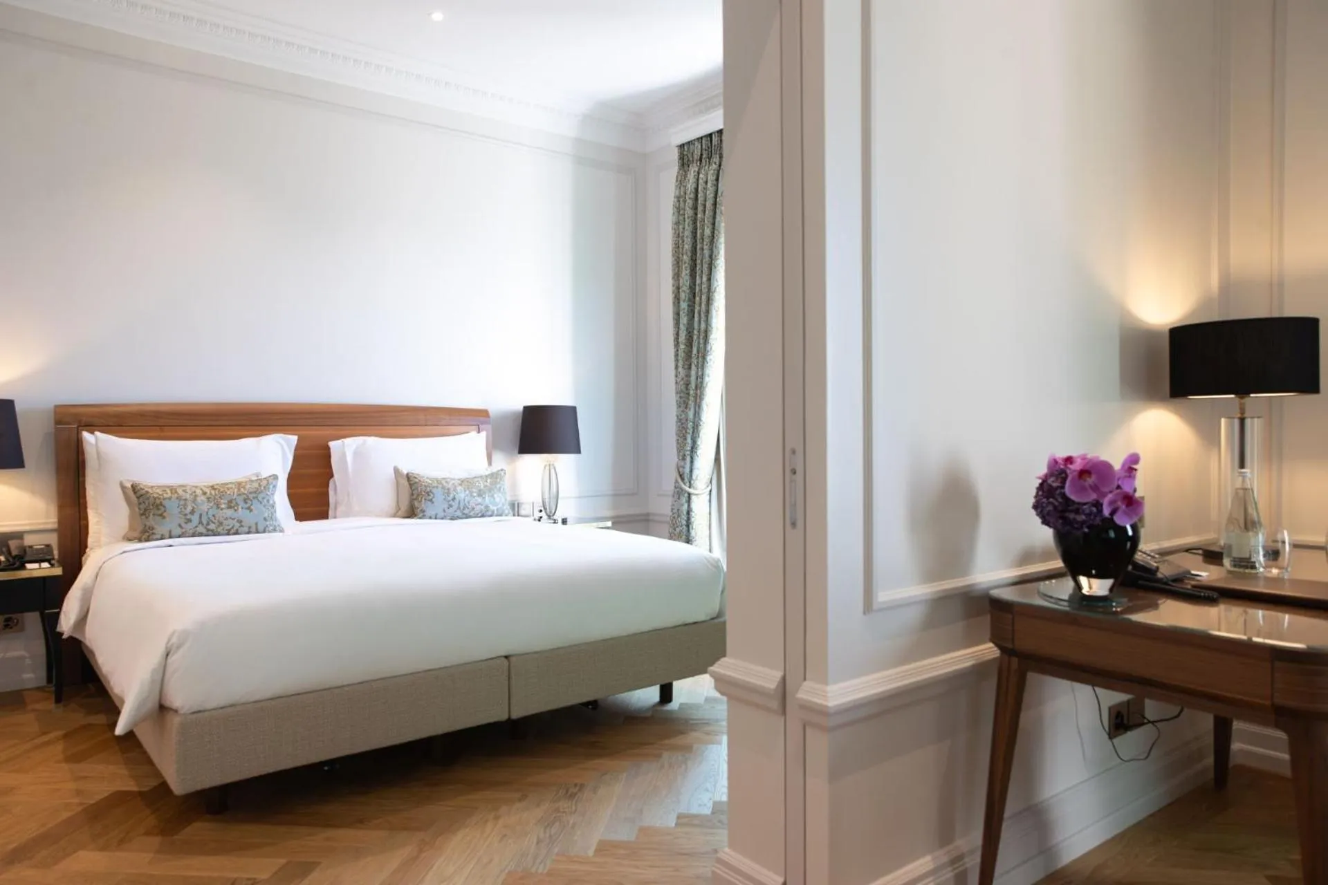 Bedroom, Bed in Hotel Bellevue Palace Bern