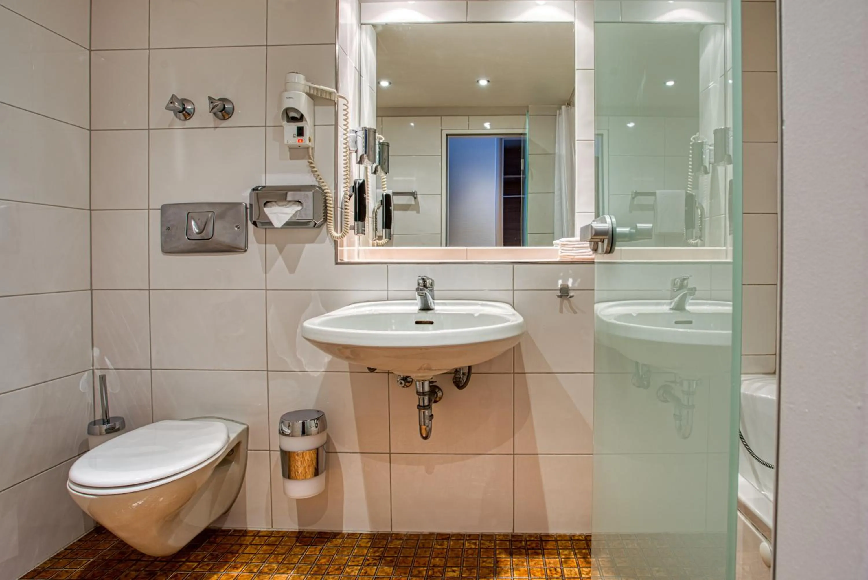 Bathroom in Kommerzhotel Köln