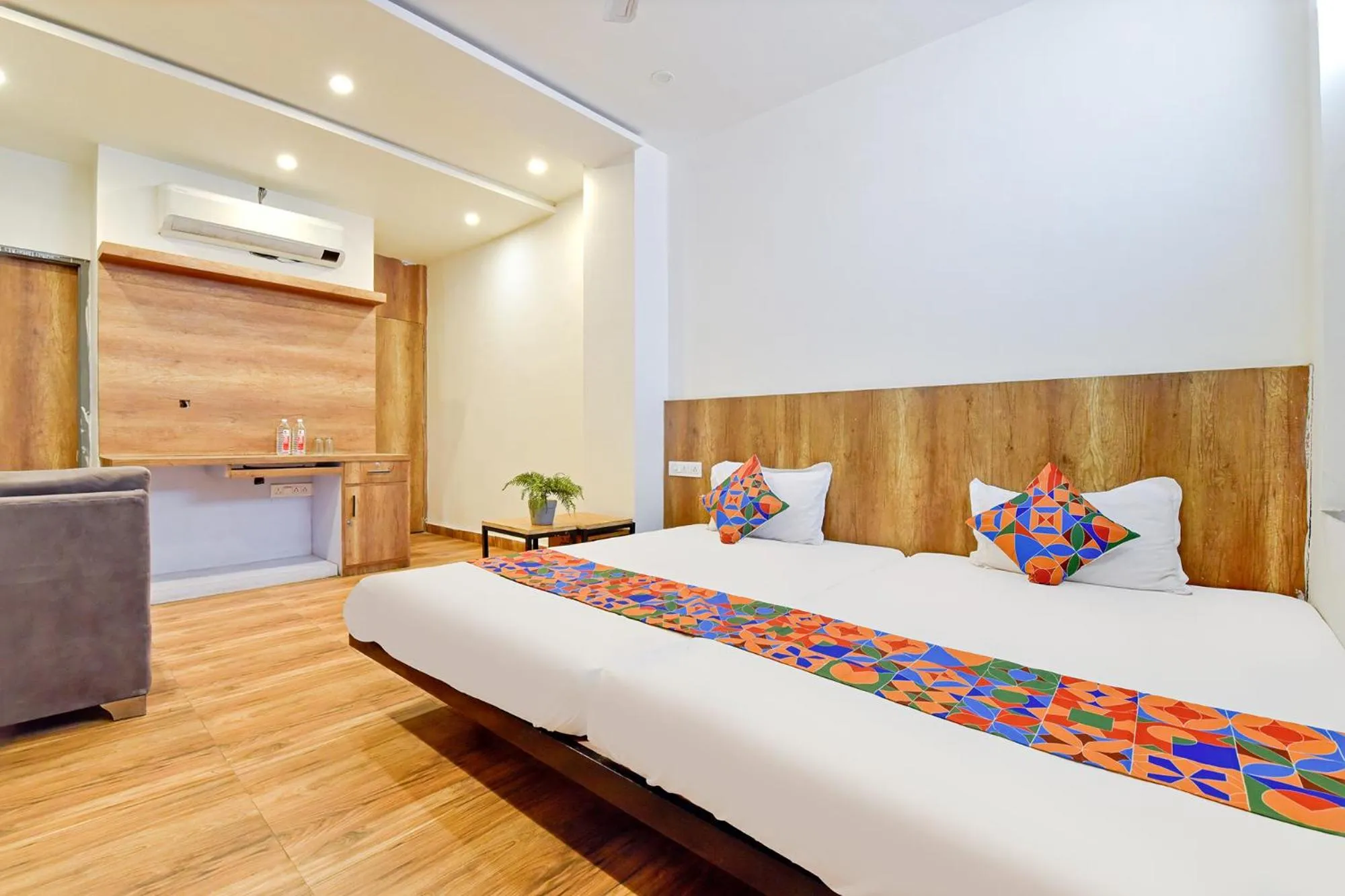 Bed in OYO 79651 TownHouse OTH Buddhi