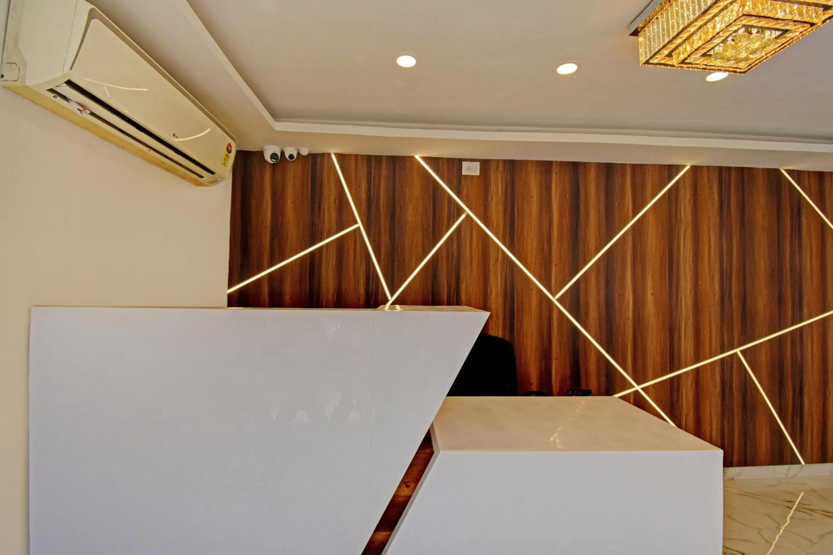 Lobby or reception in Super Collection O Ketan Regency Near Acropolis Mall
