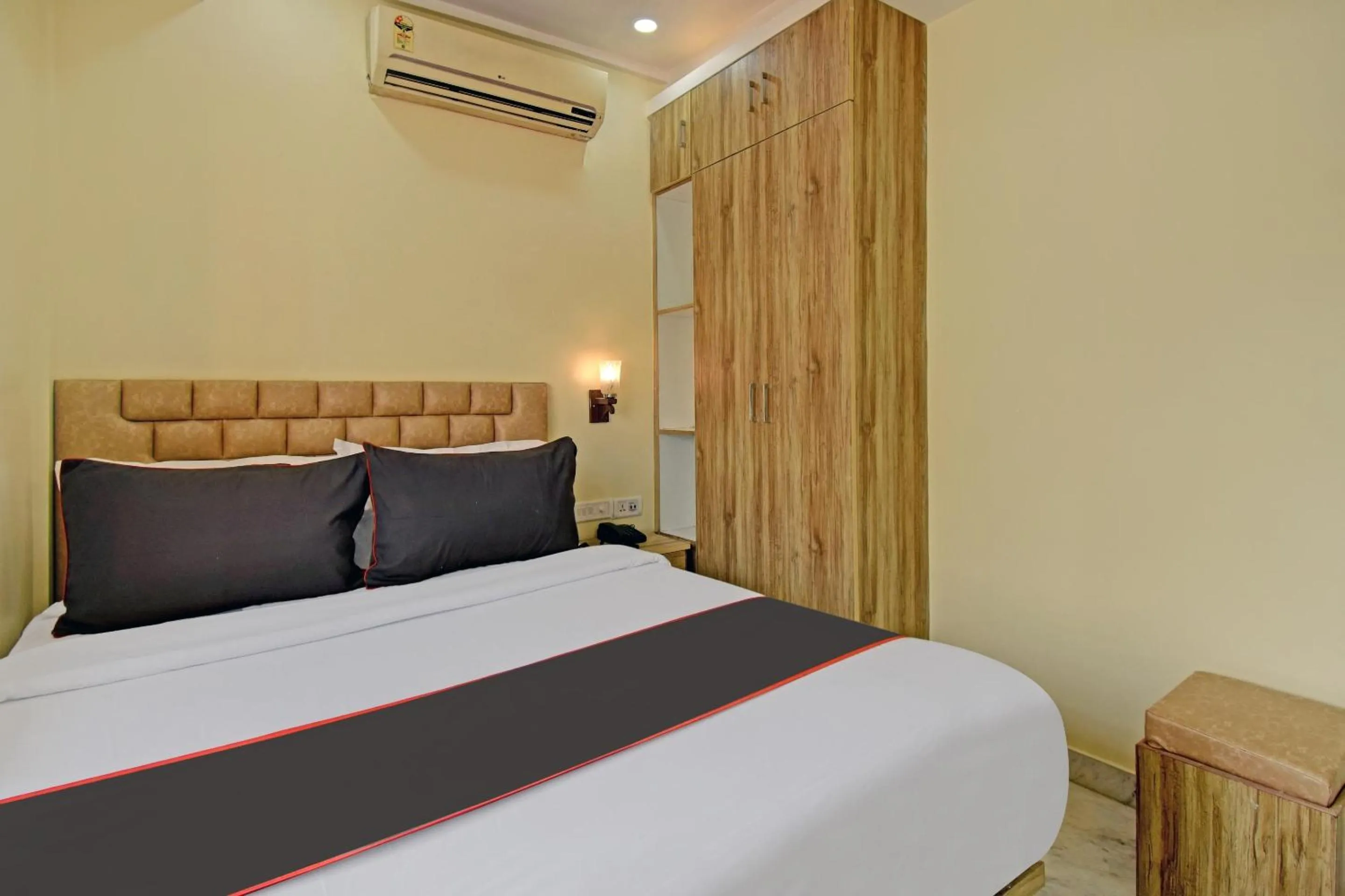 Bedroom, Bed in Super Collection O Ketan Regency Near Acropolis Mall