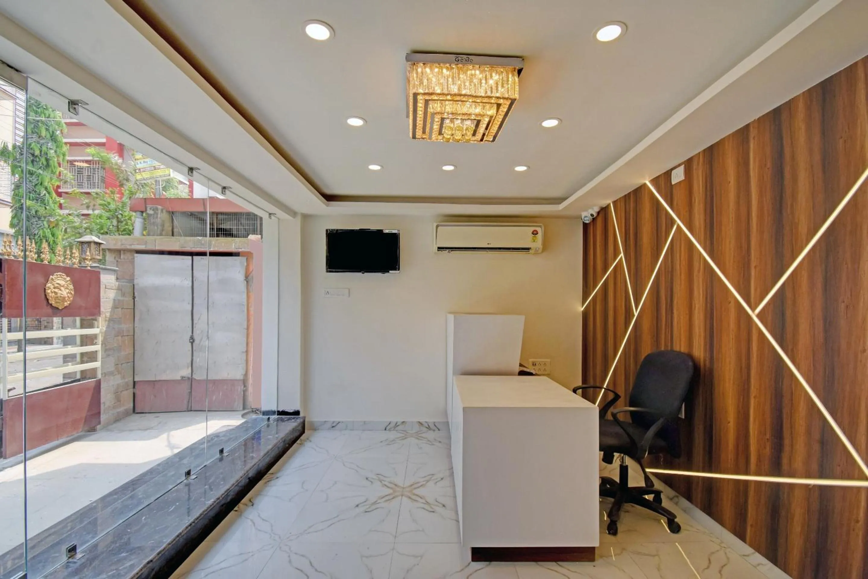 Lobby or reception in Super Collection O Ketan Regency Near Acropolis Mall