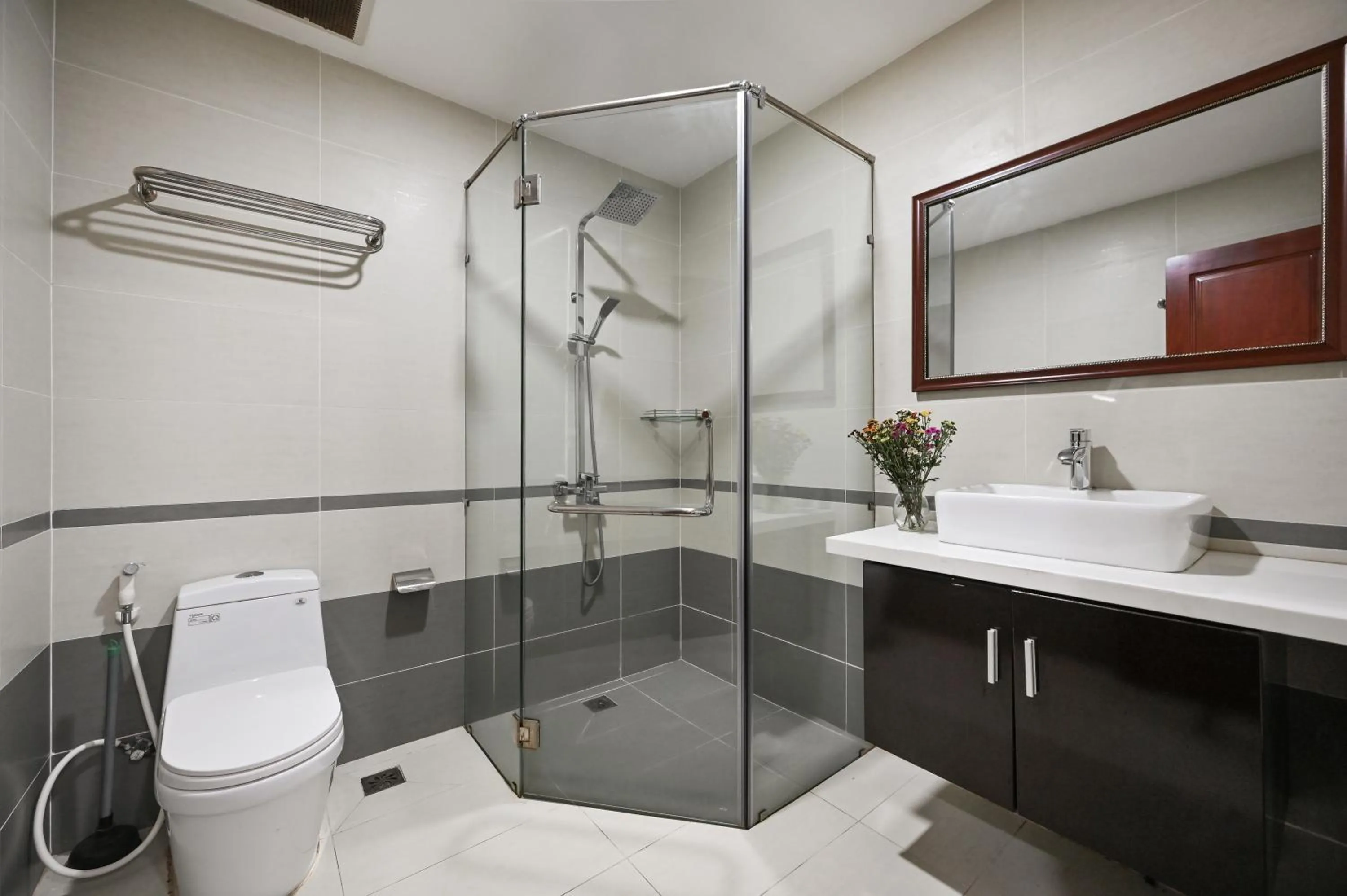Bathroom in Genie Hotel & Serviced Apartments