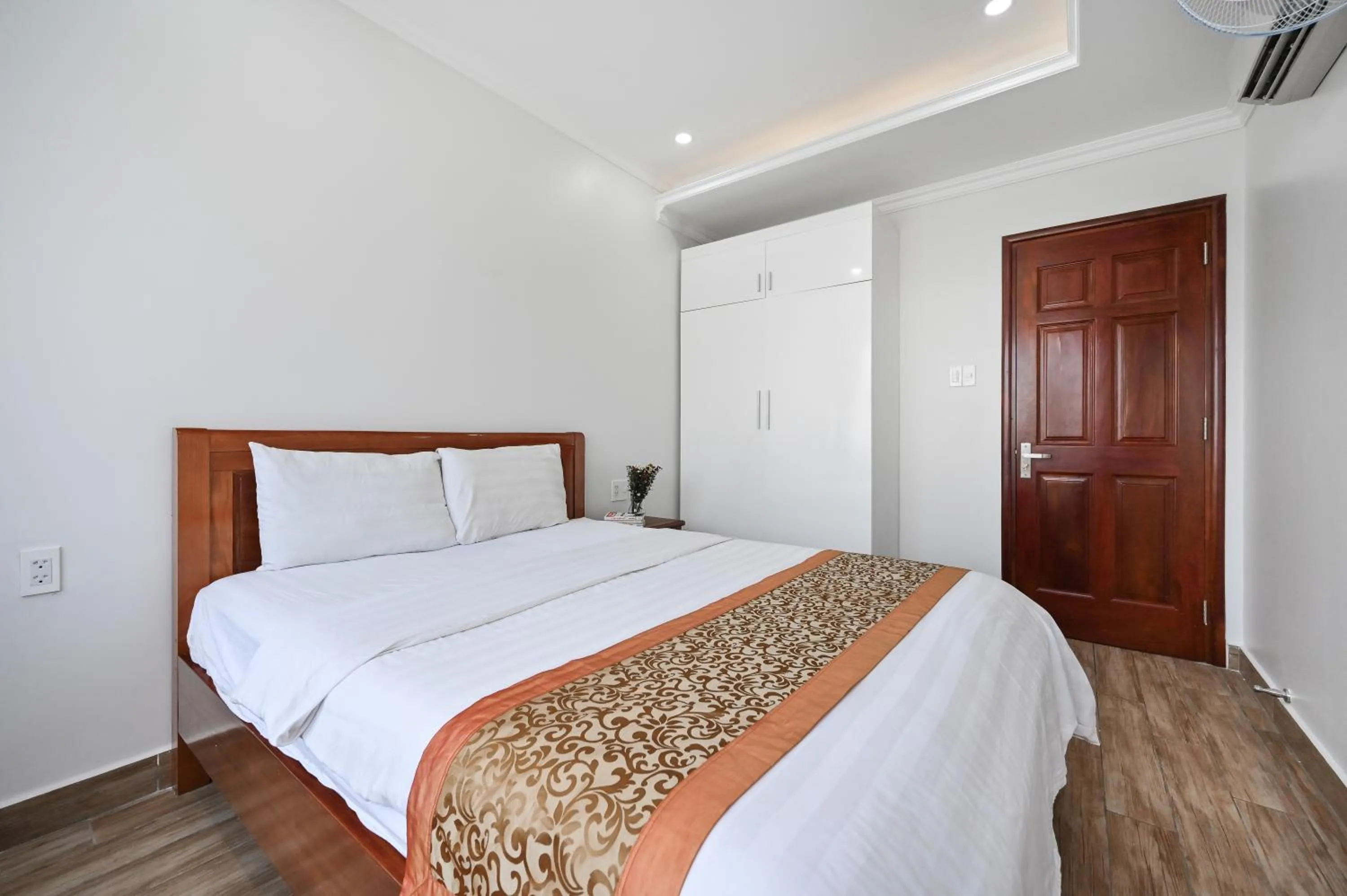Bed in Genie Hotel & Serviced Apartments