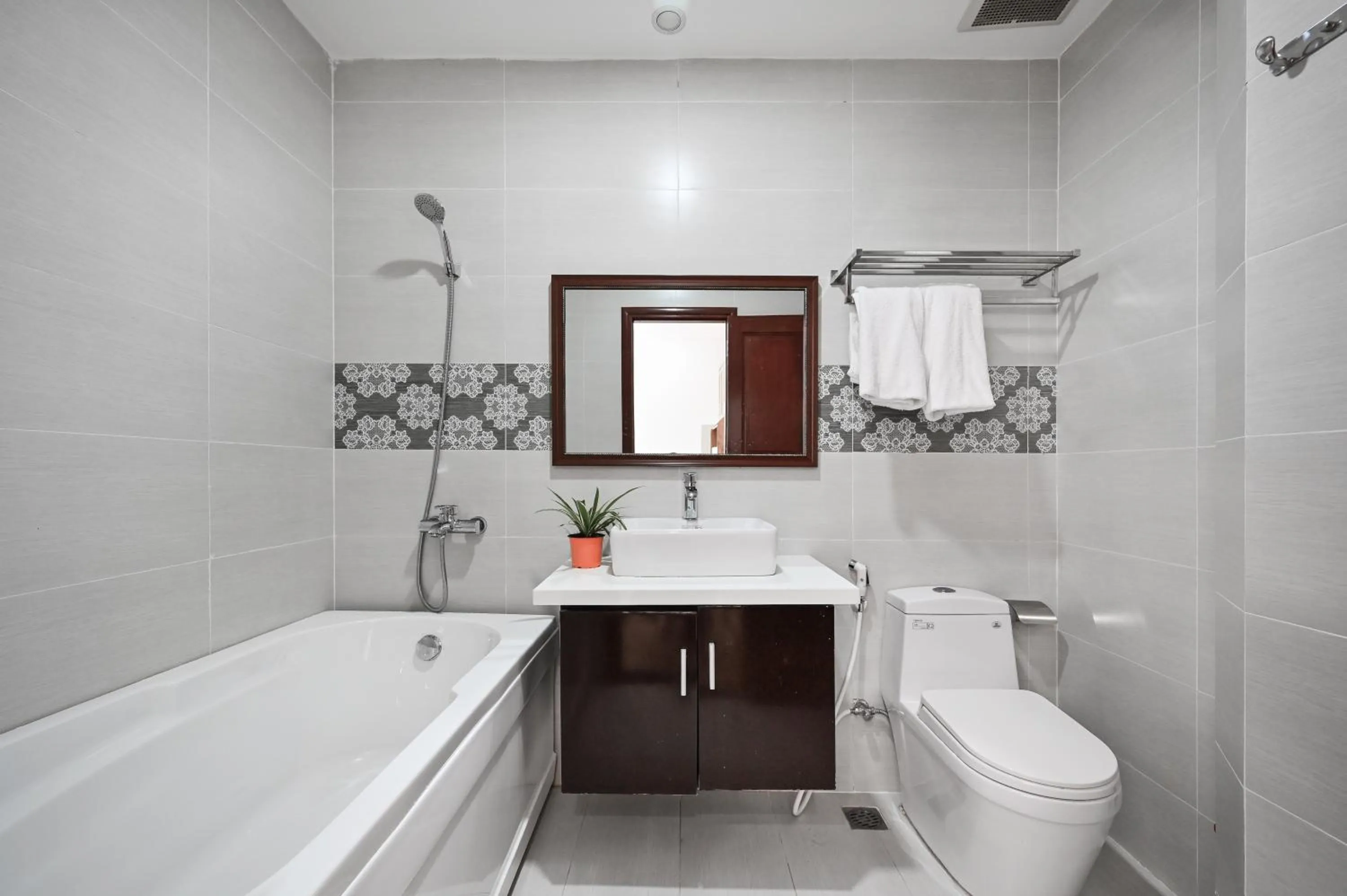 Bathroom in Genie Hotel & Serviced Apartments