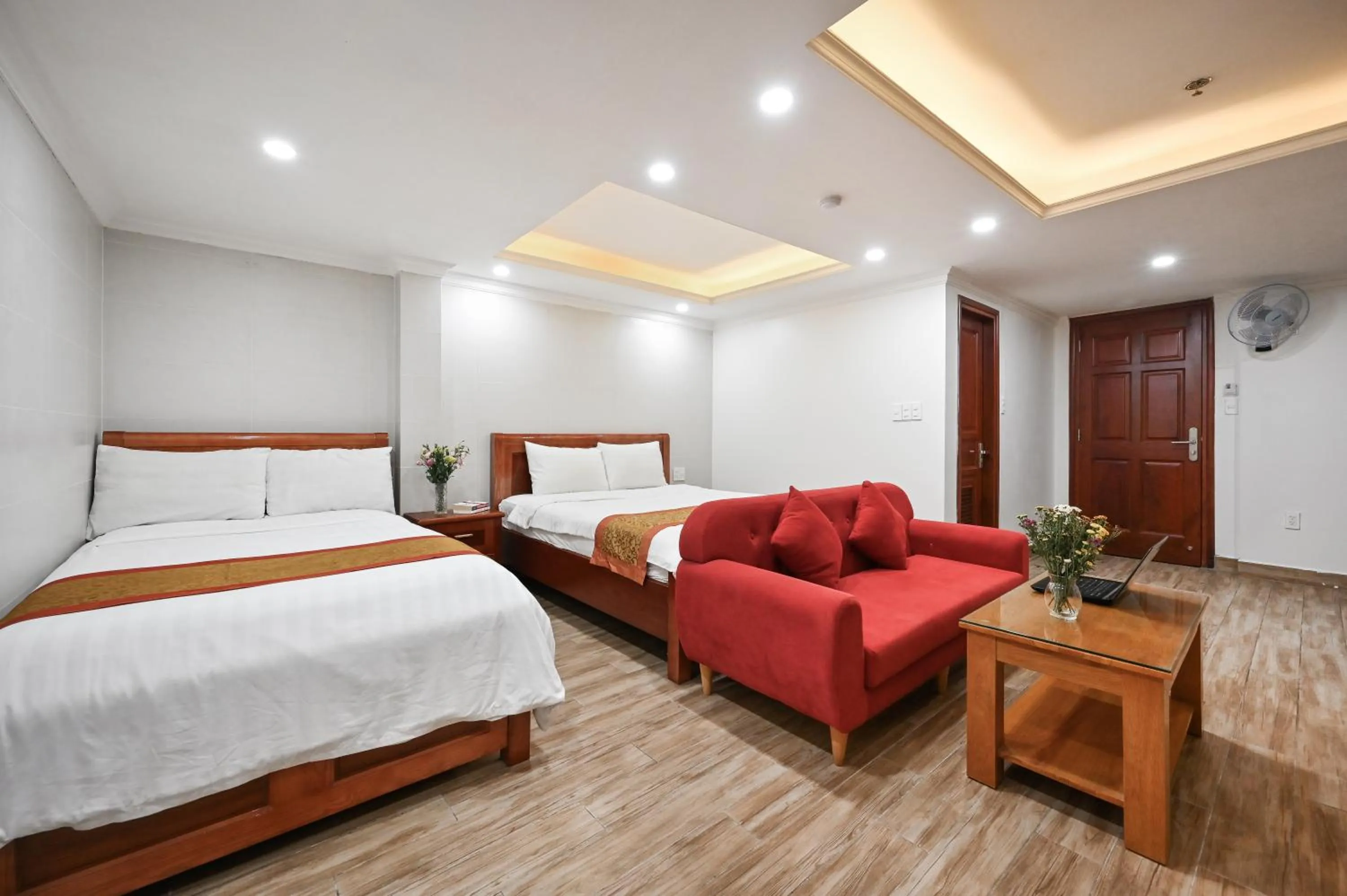 Photo of the whole room, Bed in Genie Hotel & Serviced Apartments