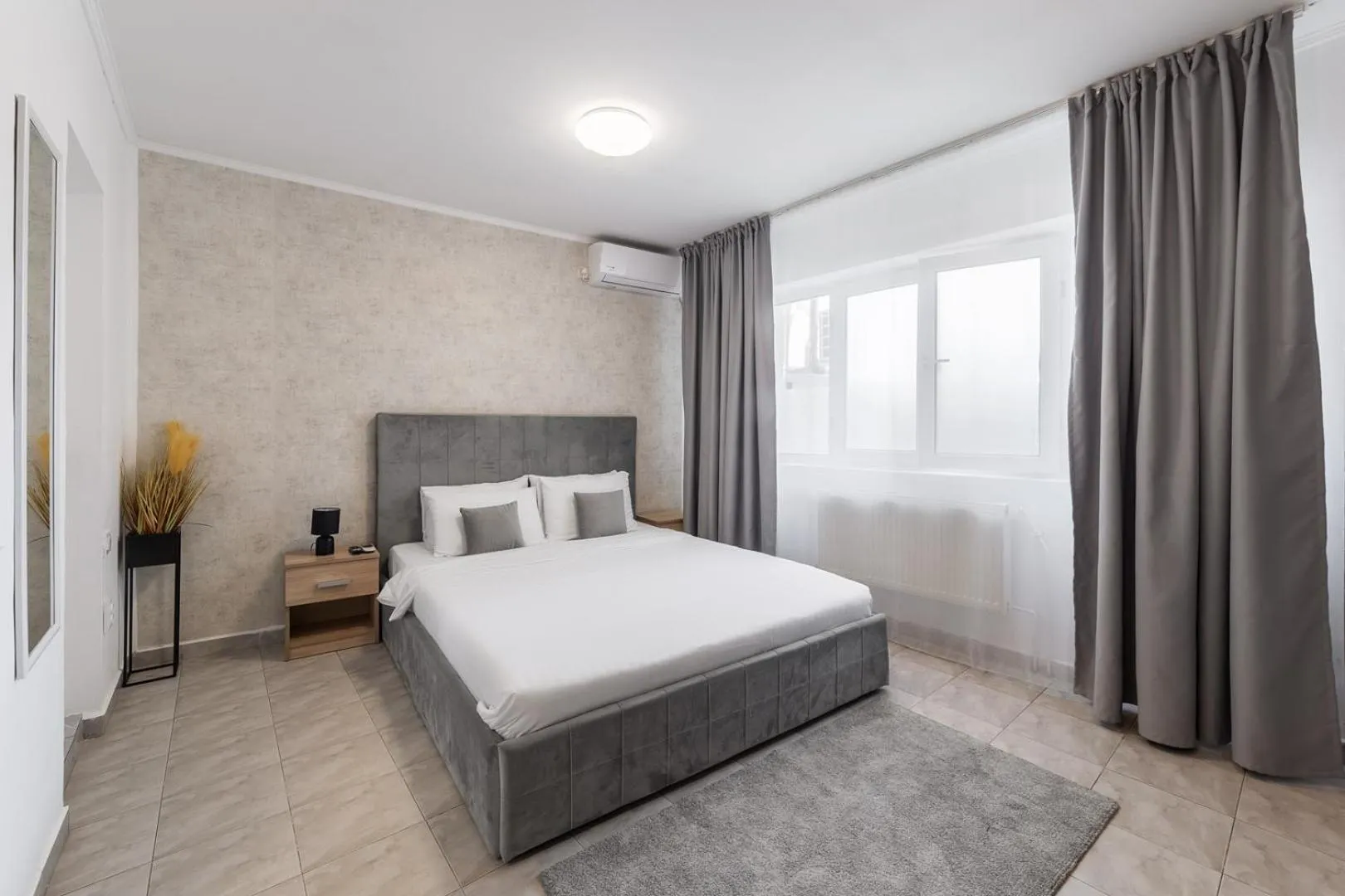 Photo of the whole room, Bed in Downtown Victoria Studios By CityBookings